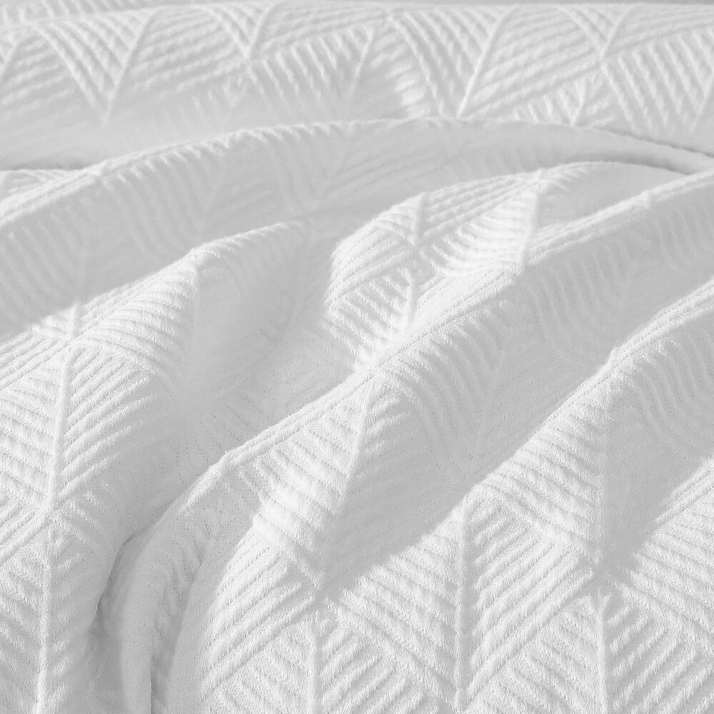 Hallmart Collectibles Matelasse Diamond Leaf 3-Piece Queen Comforter Set in White, , large