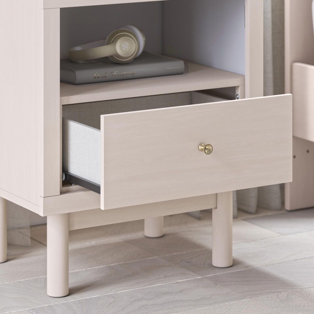 Ashley Ashley Wistenpine 4-Piece Bedroom Set in Pink, , large