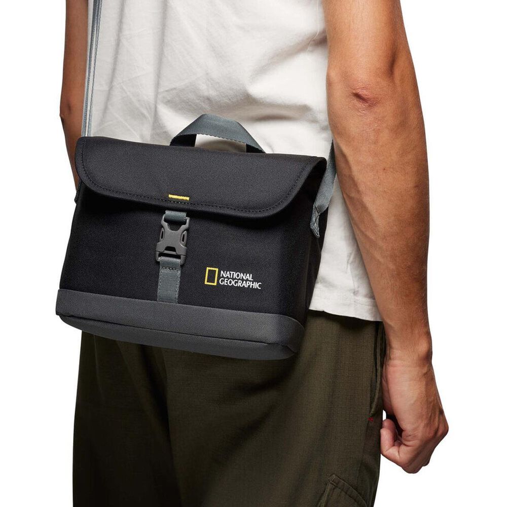 National Geographic Shoulder Bag &#40;Medium&#41; in Black, , large
