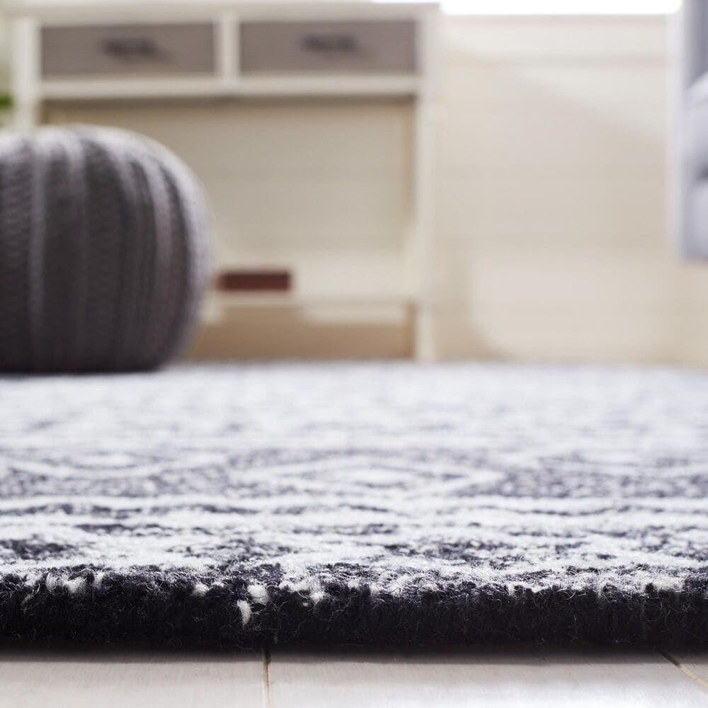 Safavieh Micro-Loop Southwestern 5&#39; x 8&#39; Black and Ivory Area Rug, , large