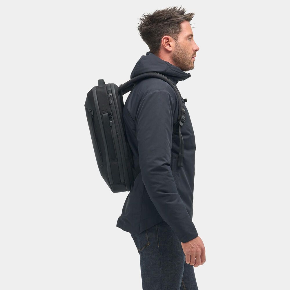Nomatic Navigator 15L Backpack in Black, , large