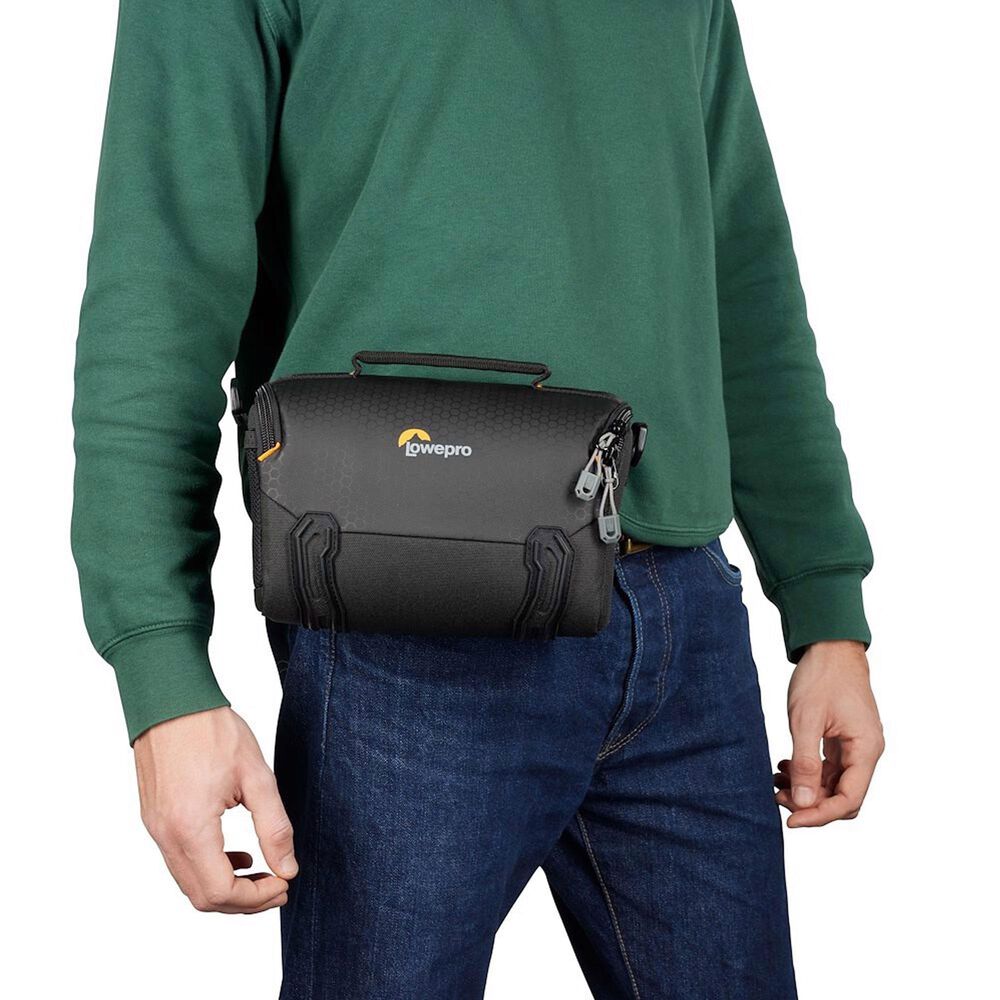 Lowepro Adventura SH 140 III Camera Case in Black, , large