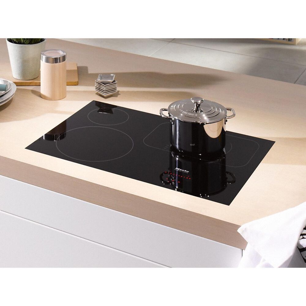 Miele 30" Induction Cooktop in Black and Stainless Steel Nebraska
