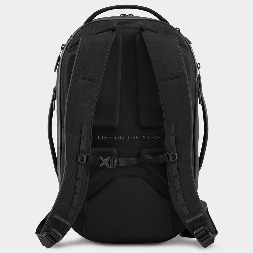 Nomatic Navigator 15L Backpack in Black, , large
