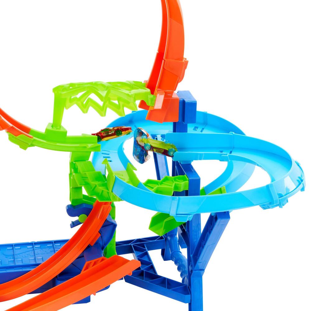 Hot Wheels Stunt Tracks Mid-Air Crash Playset with 1:64 Scale Vehicles in Multicolor, , large