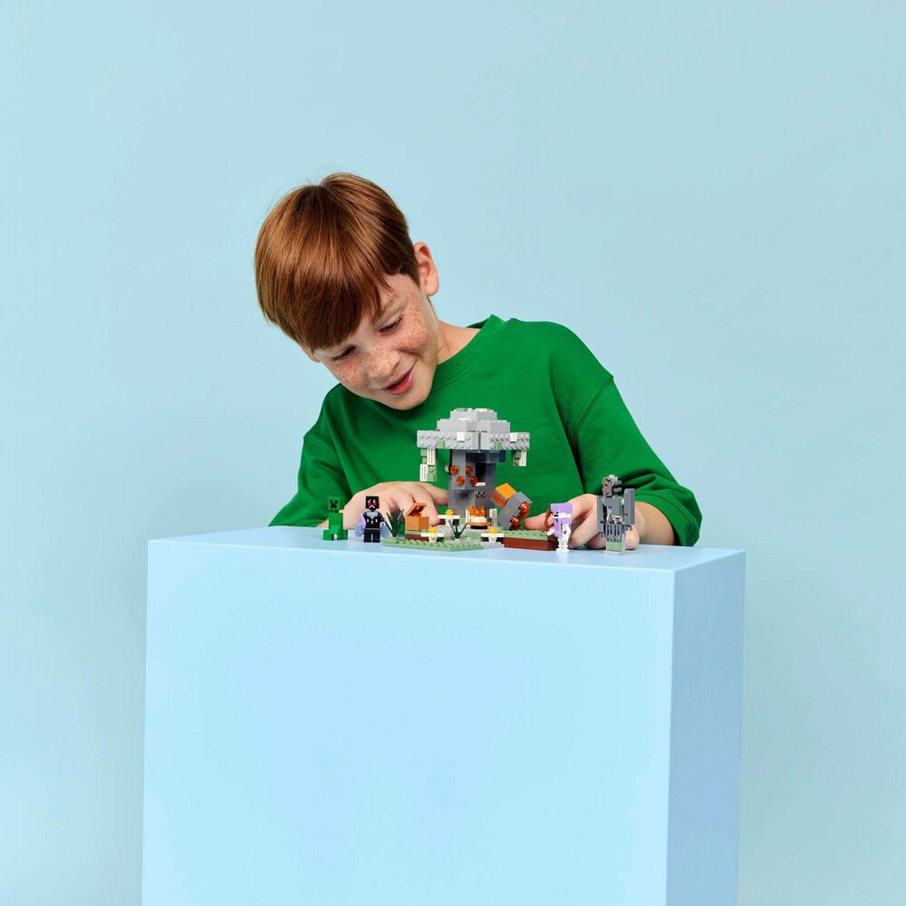 LEGO Minecraft The Pale Garden Building Set, , large