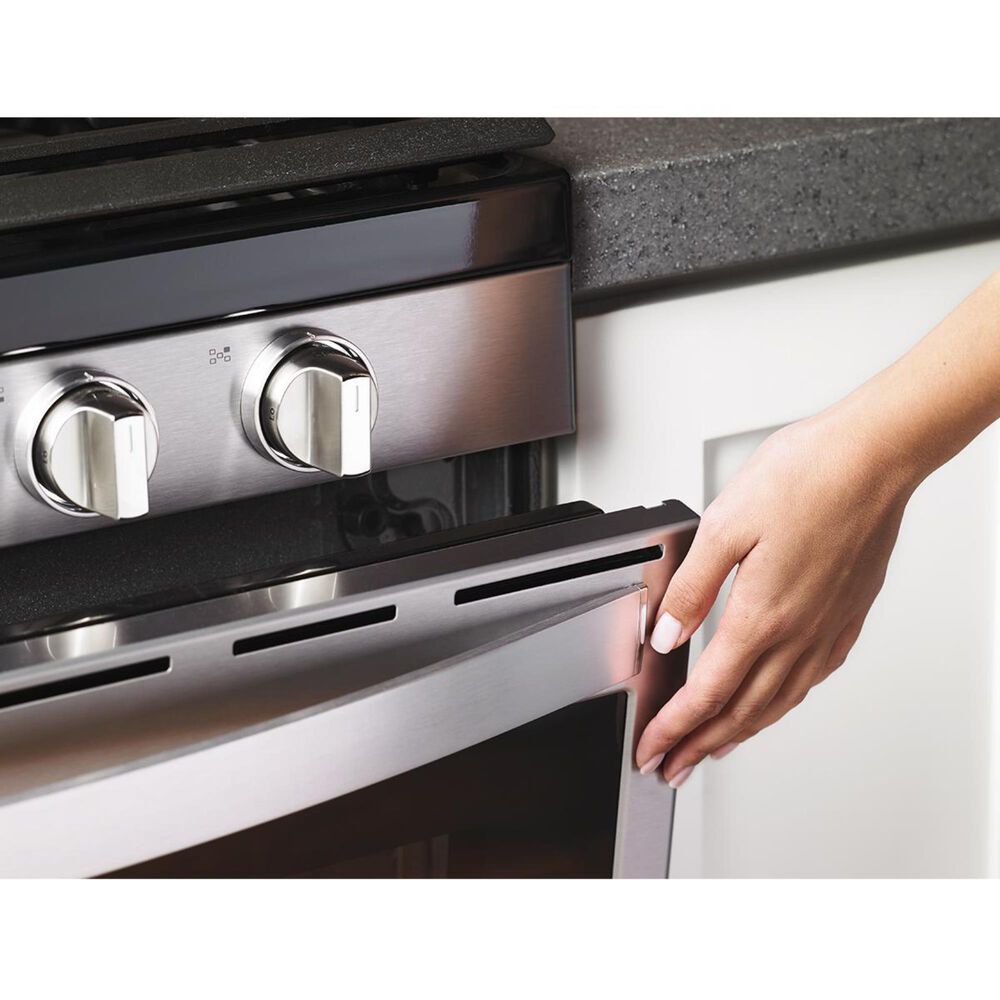 Whirlpool 5 8 Cu Ft Free Standing Gas Range In Black Stainless Nebraska Furniture Mart