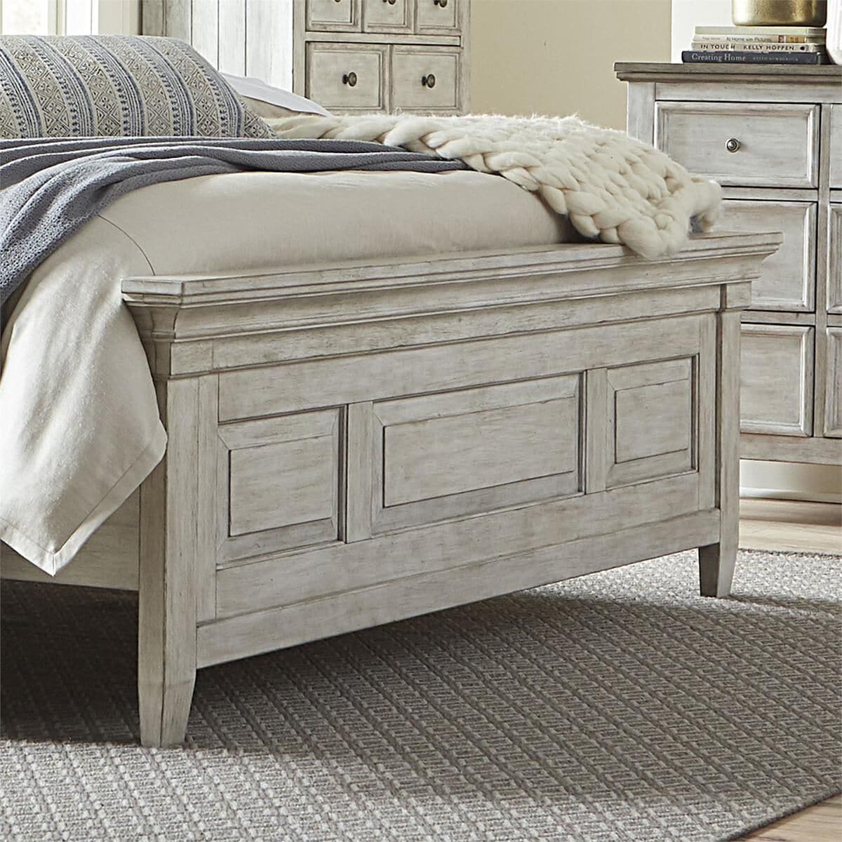 Heartland antique white bedroom outlet set