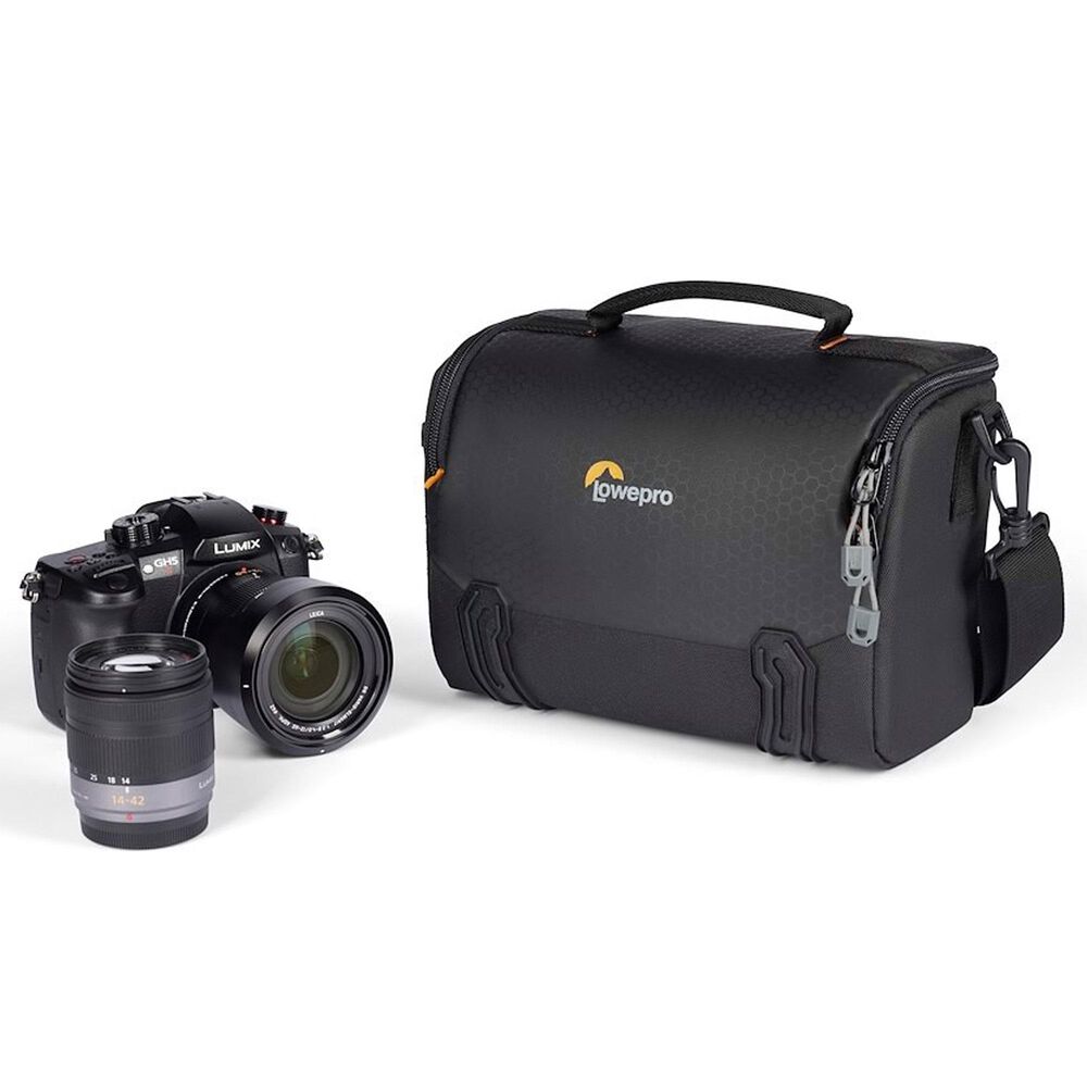Lowepro Adventura SH 140 III Camera Case in Black, , large
