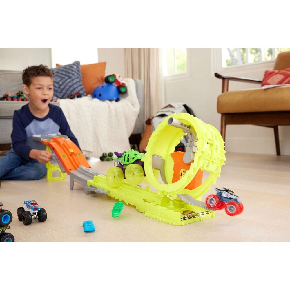 Hot Wheels Monster Trucks Power Smashers Race and Chase, , large