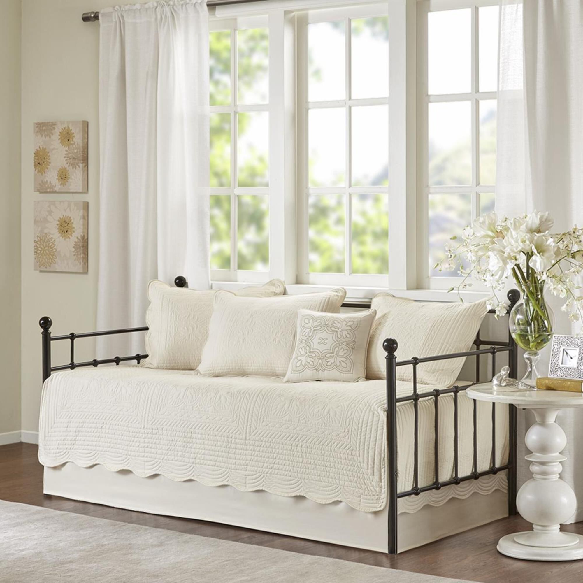 Hampton Park Tuscany 6 Piece Daybed Set in Ivory NFM