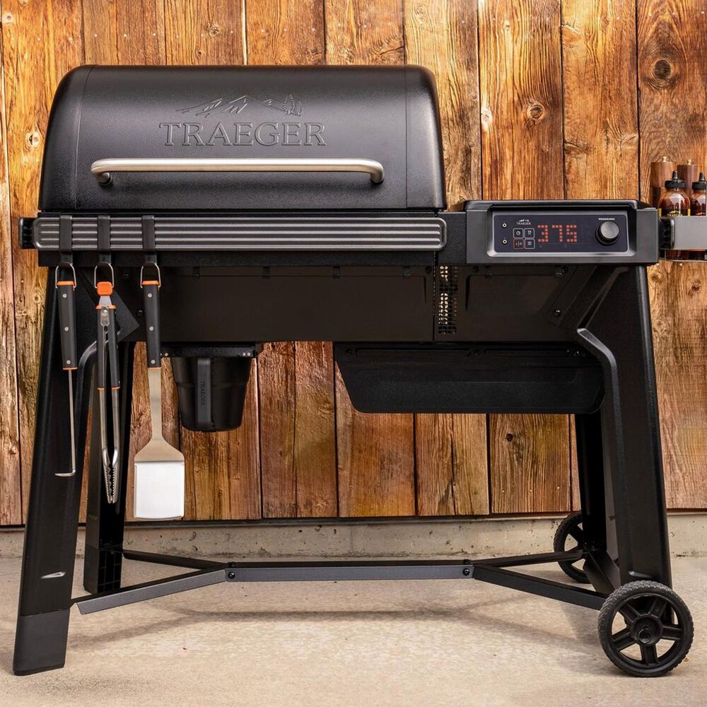 Traeger Grills Woodridge Pellet Grill in Black, , large
