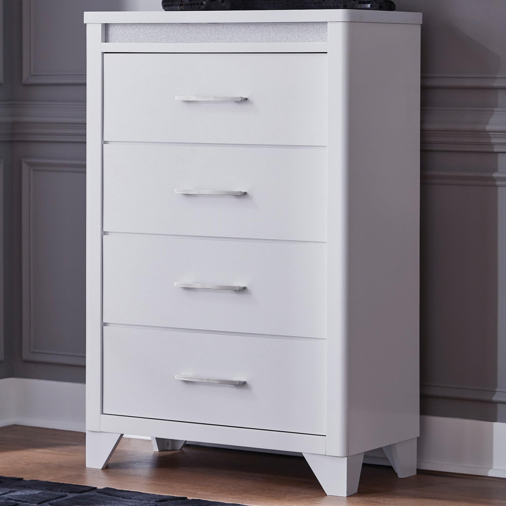 Ashley Jarlee 4-Drawer Chest in White