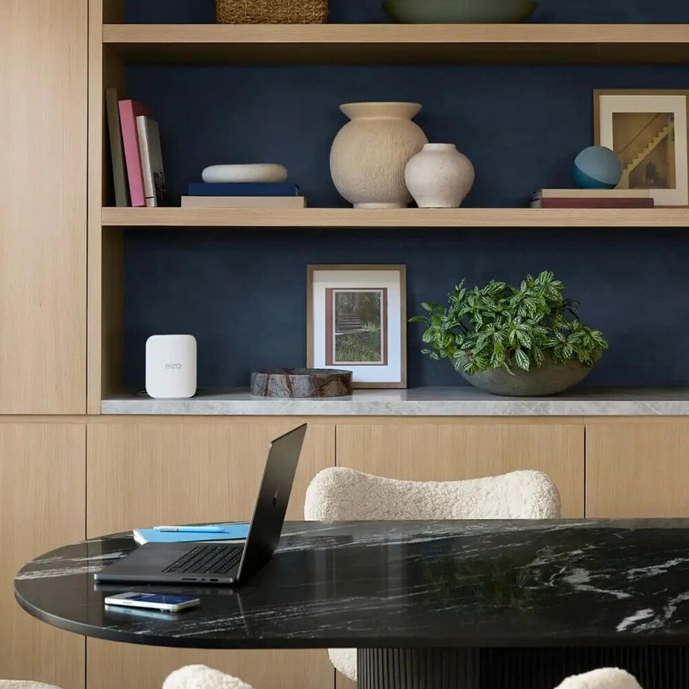 eero Pro 7 Tri-Band Mesh Wi-Fi 7 Router in White (1-Pack), , large