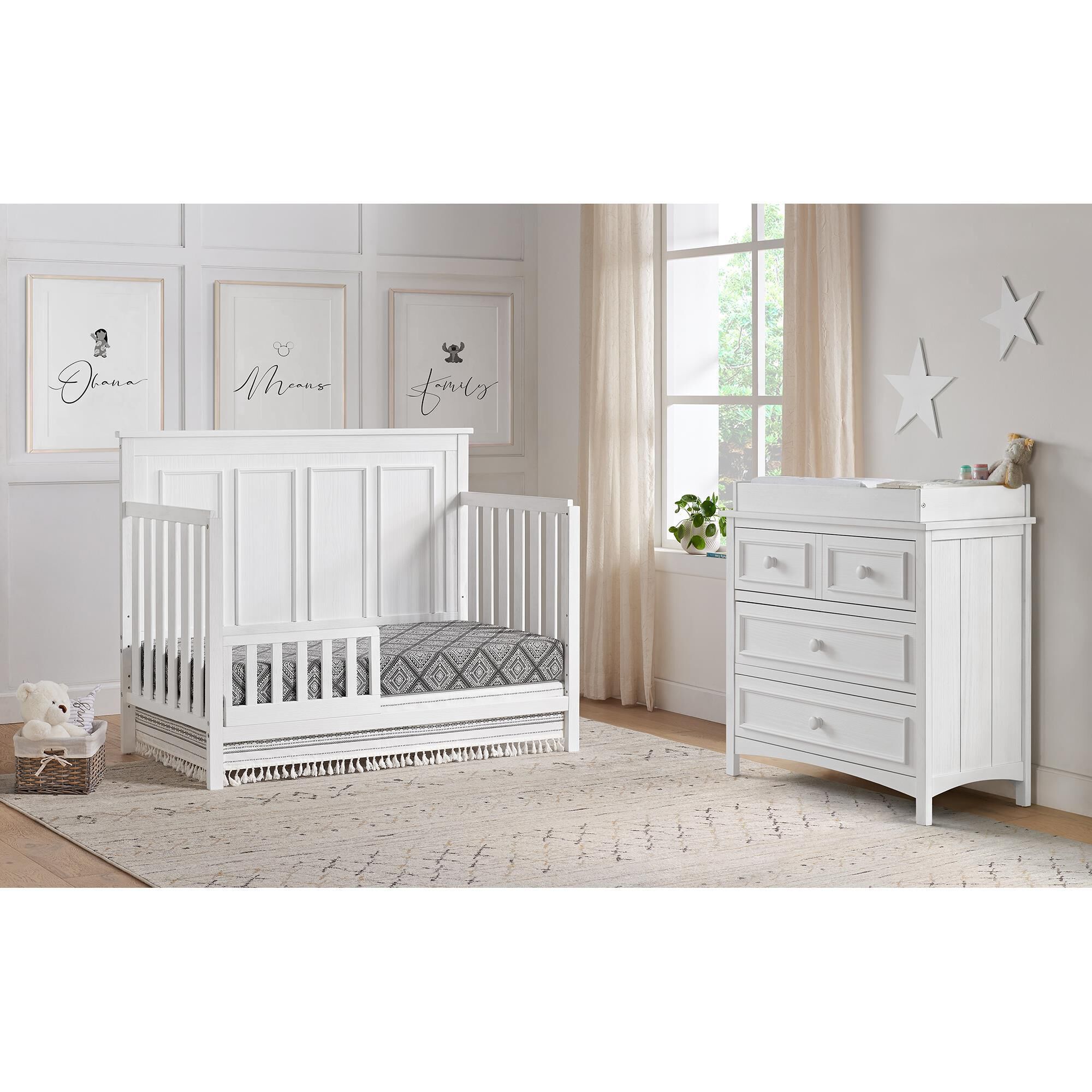 Oxford Baby Bennett Nursery Set in Rustic White NFM