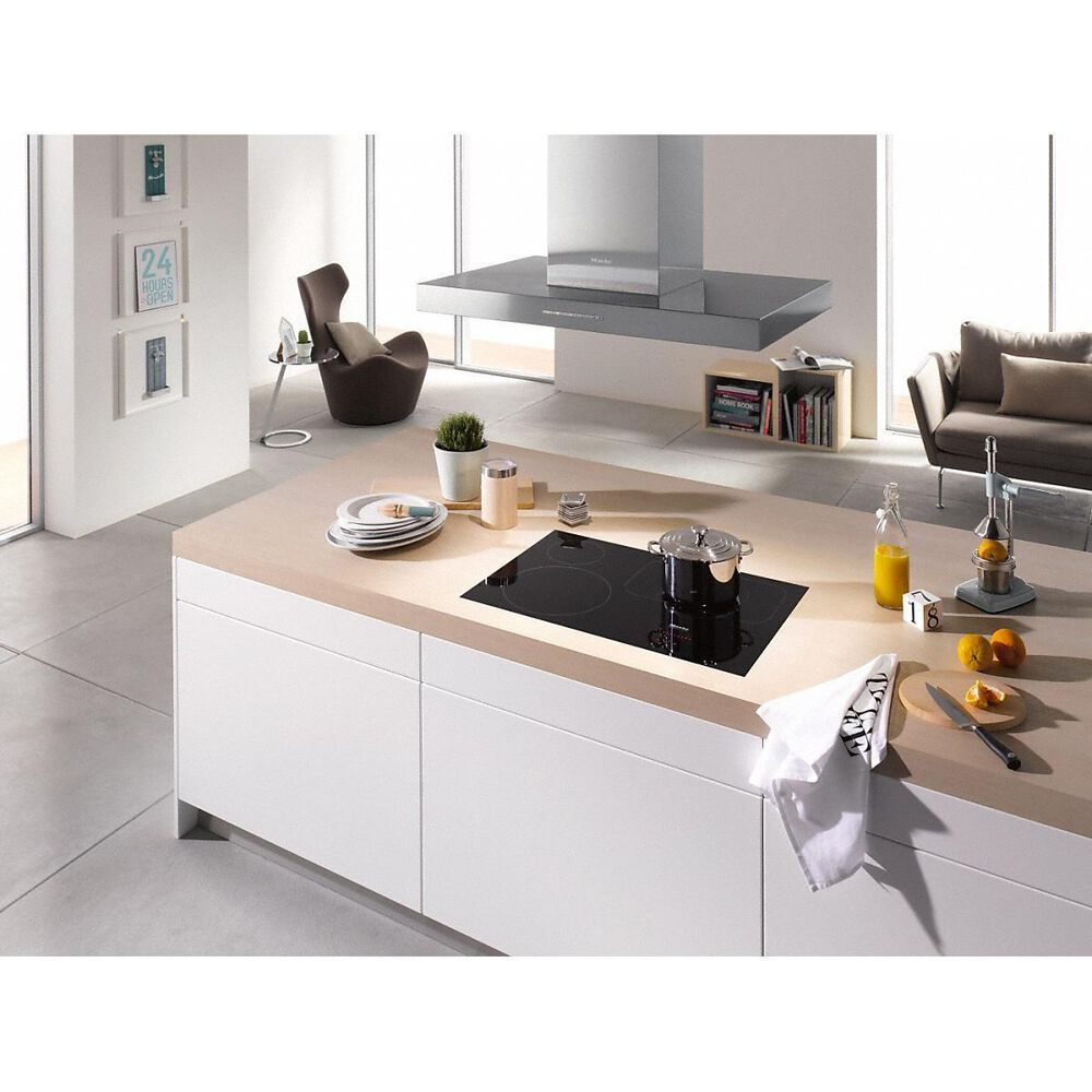 Miele 30" Induction Cooktop in Black and Stainless Steel Nebraska