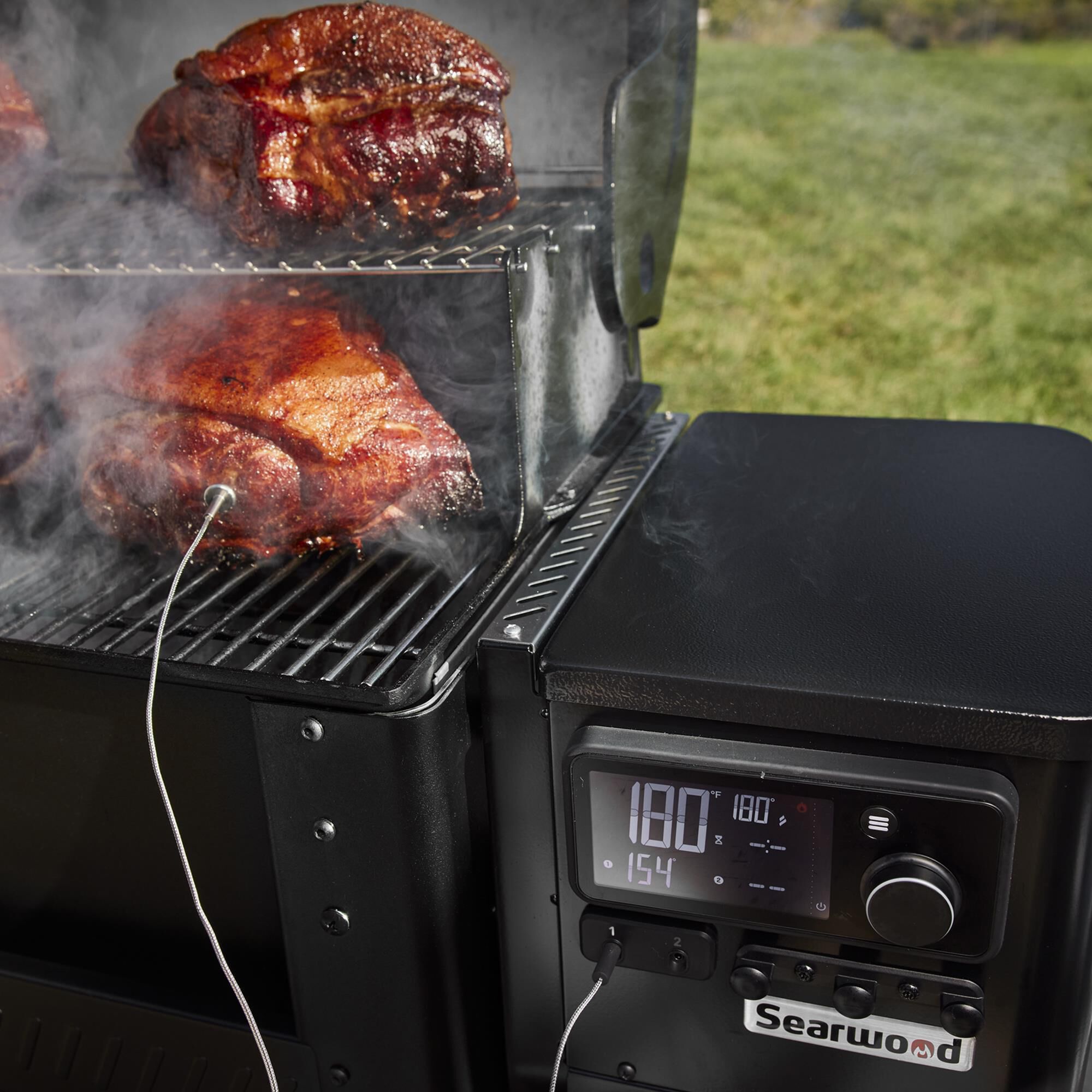 Weber Searwood 600 Pellet Grill in Black NFM