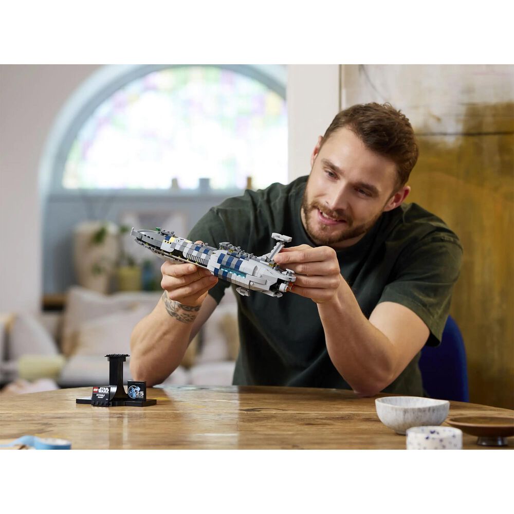 LEGO Star Wars starship Invisible Hand, , large