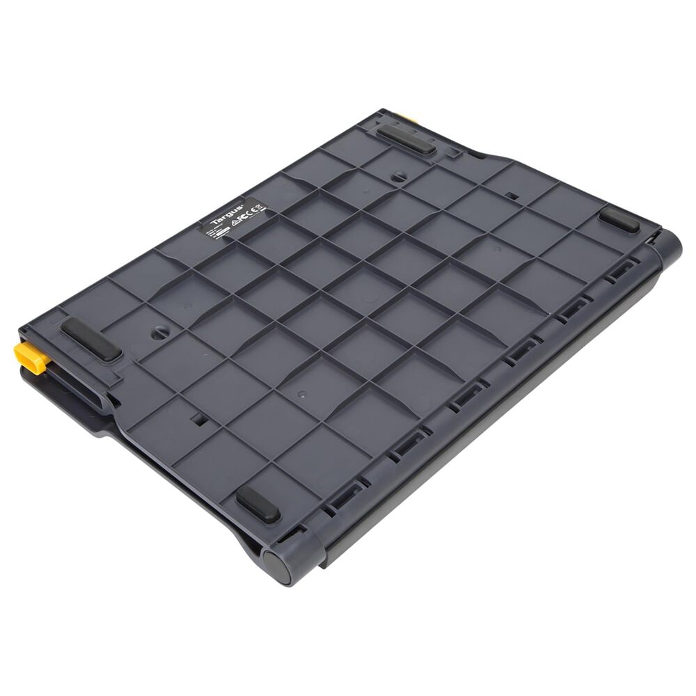 Targus 17&quot; Chill Mat+ with 4-Port Hub in Black, , large