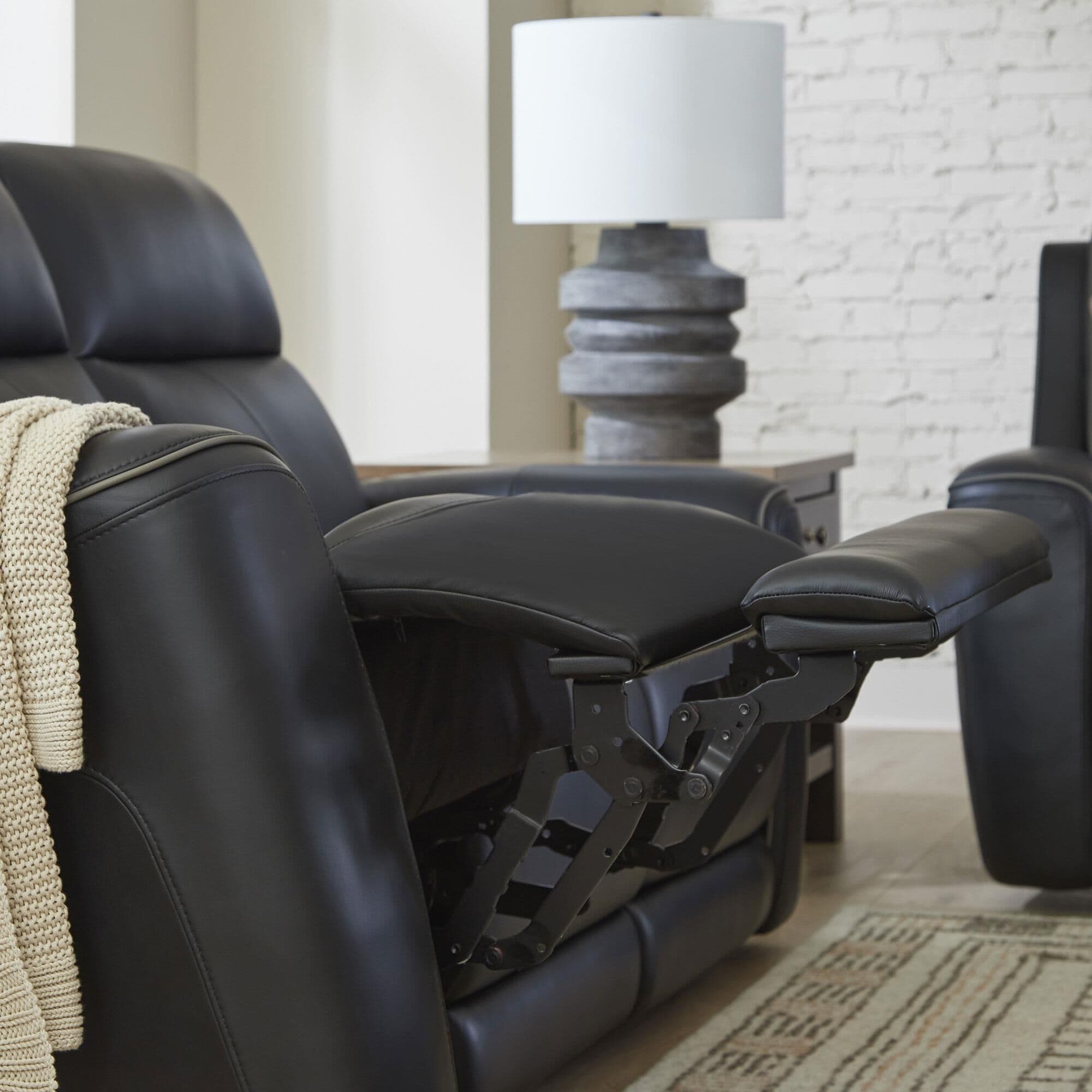 Ashley 5Z-Comfort Power Recliner in Onyx