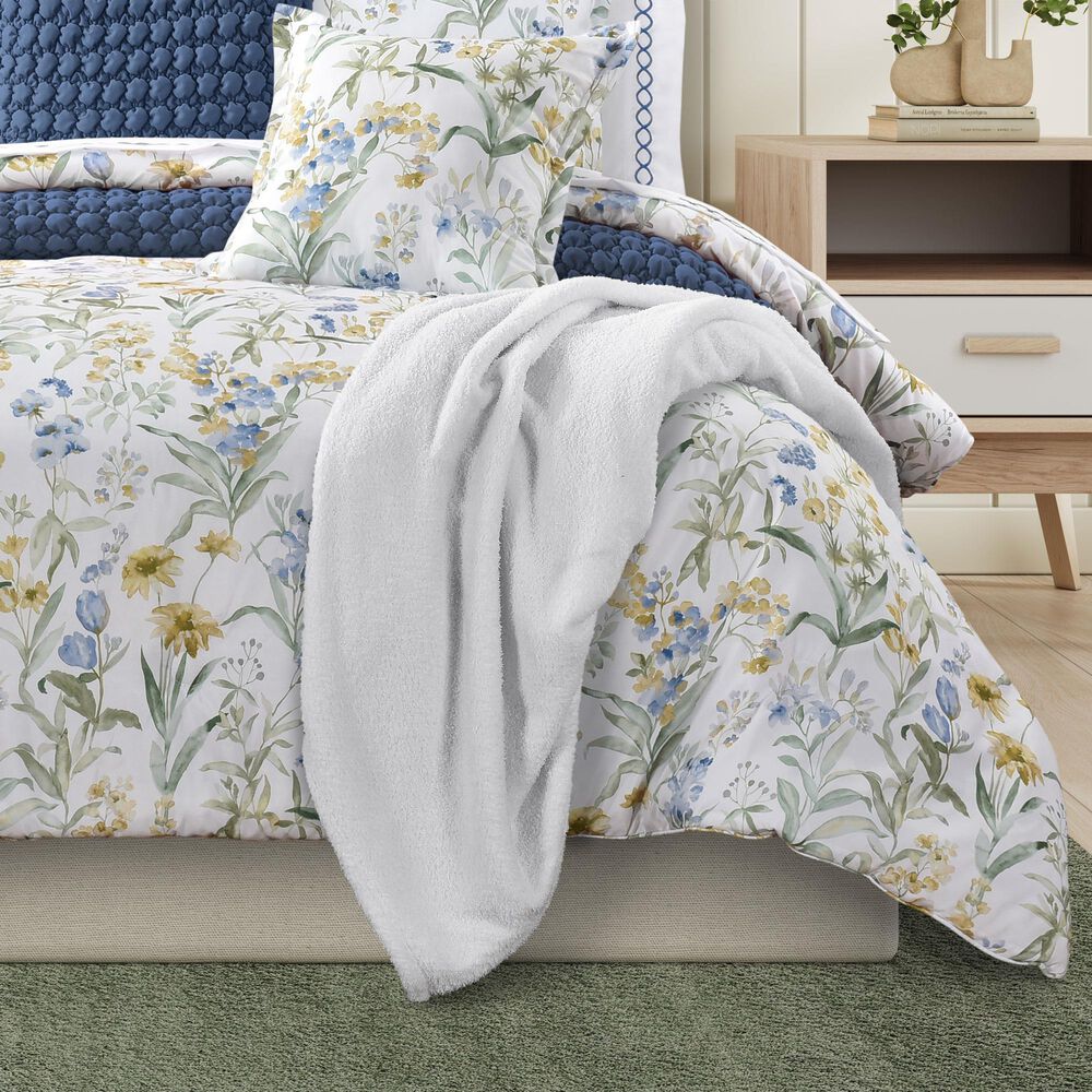 J. Queen New York Cozy 50&quot; x 70&quot; Throw in White, , large