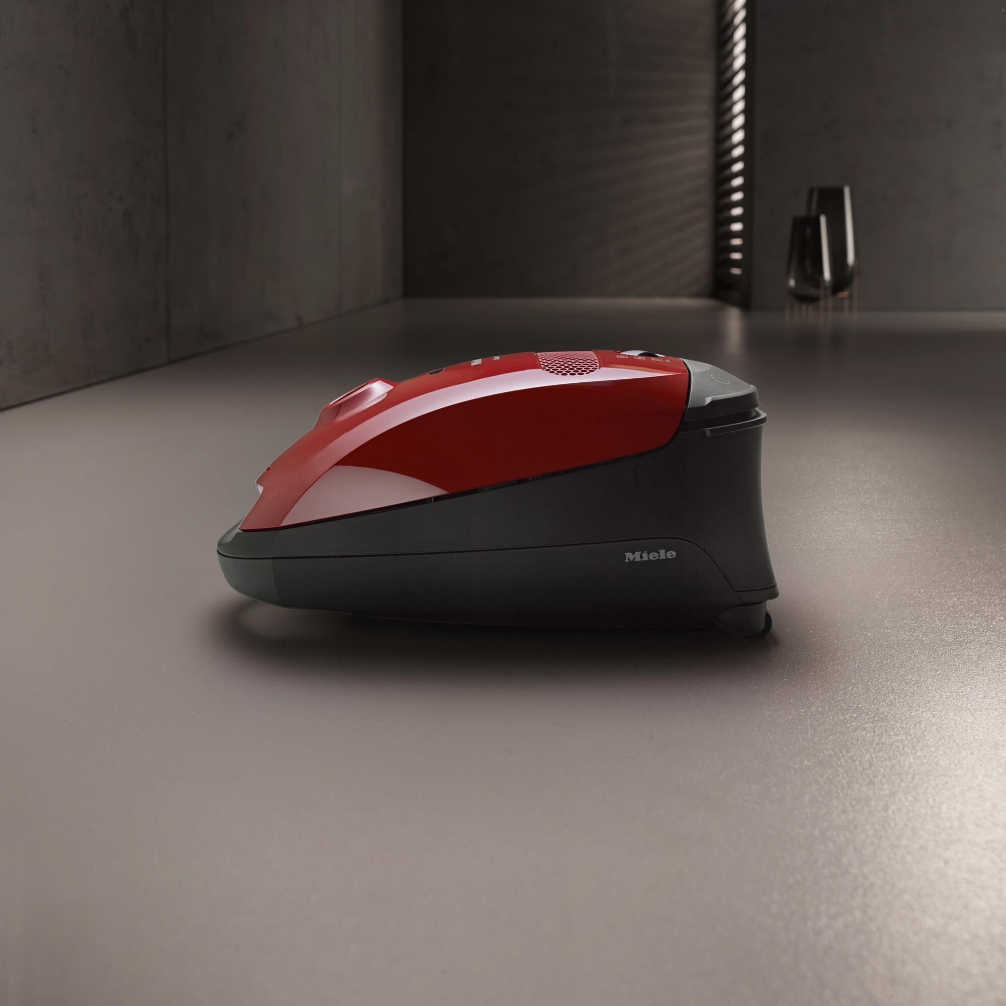 Miele Classic C1 Pure Suction autumn red