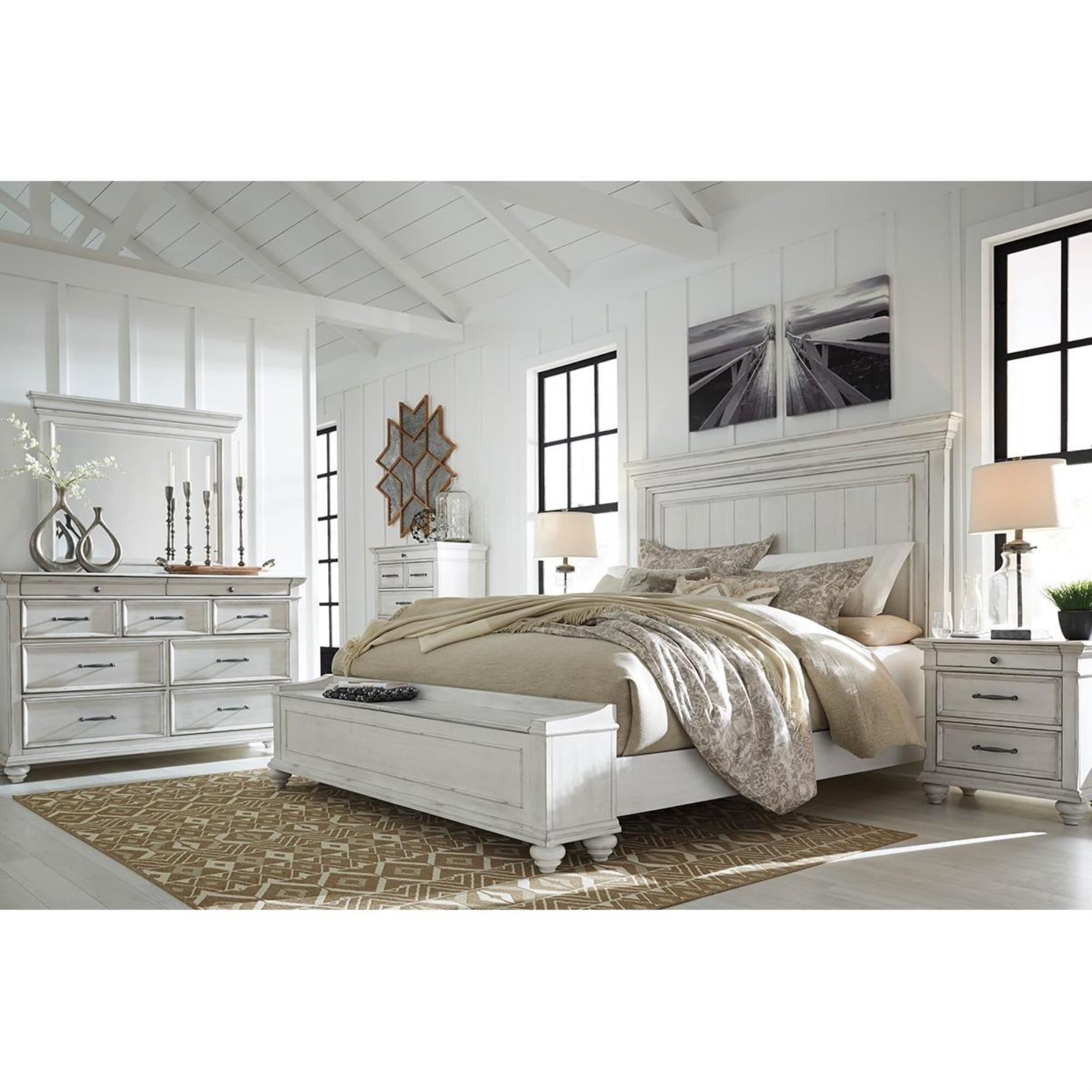 Storage ("Marie Claire" Style S.) [洋書] Ashley Kanwyn Queen Storage Bed in Distressed Whitewash