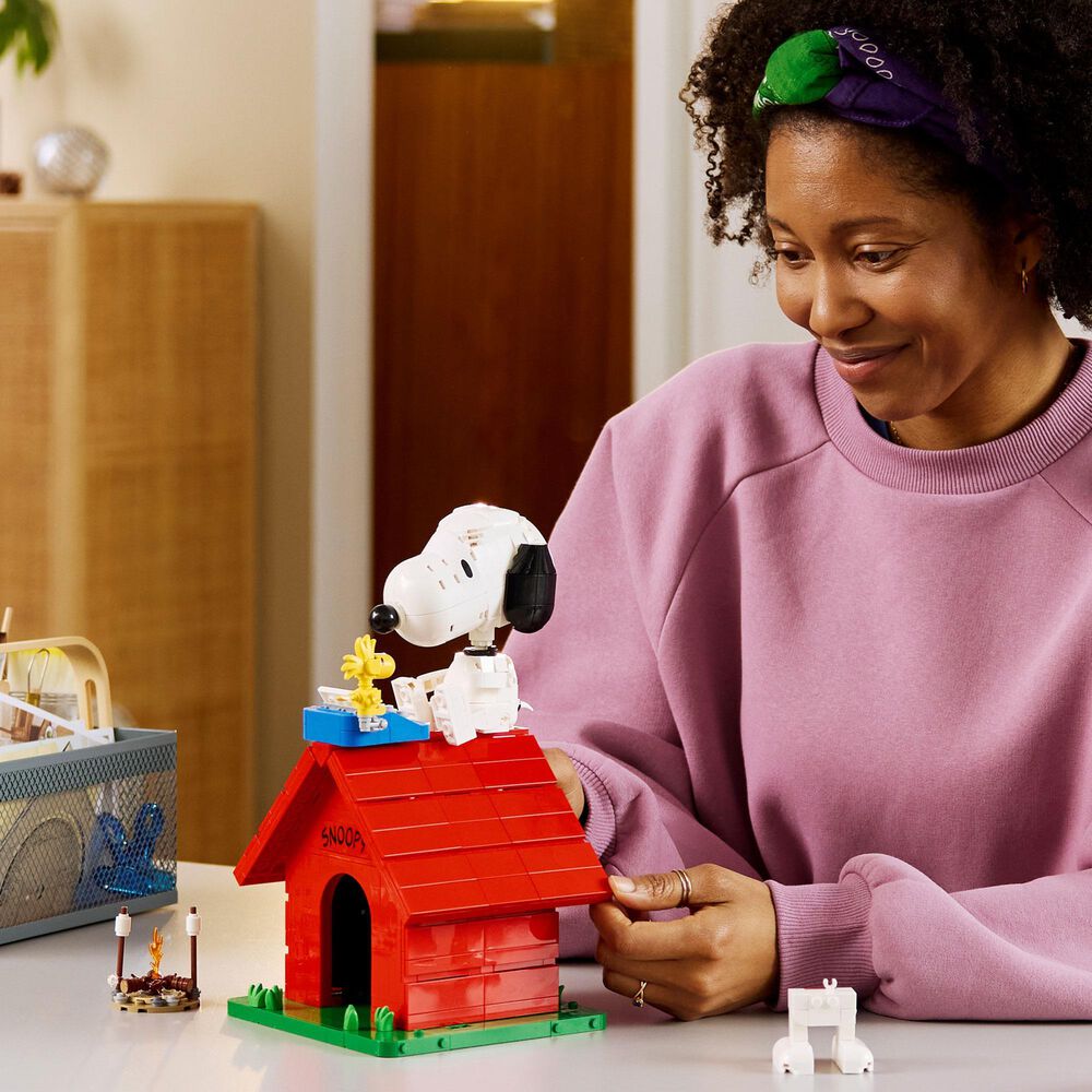 LEGO Ideas Peanuts Snoopy's Doghouse Building Set, , large