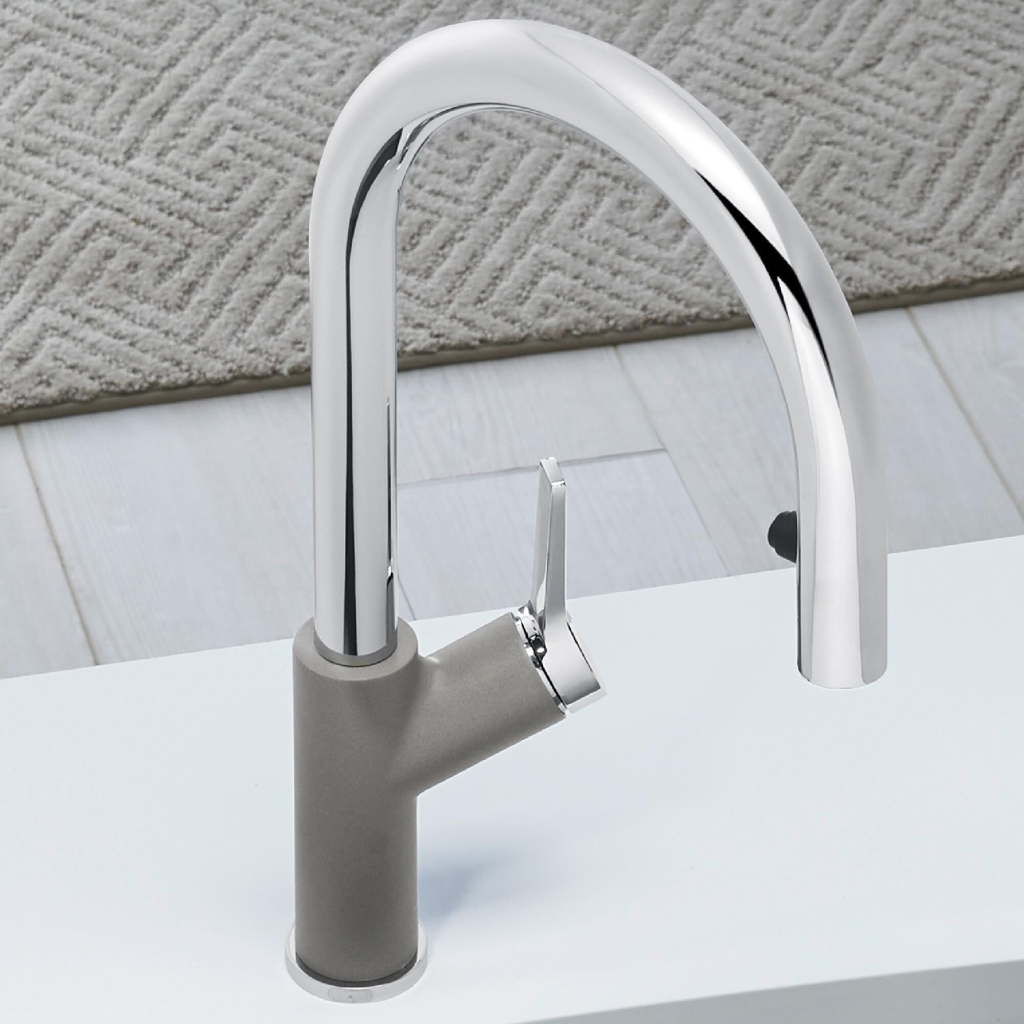 BLANCO Urbena Küchenarmatur 526932 – Pull-Down Auslauf, 1,5 GPM, Chrom/Weichweiß, Aus Massivem Messing