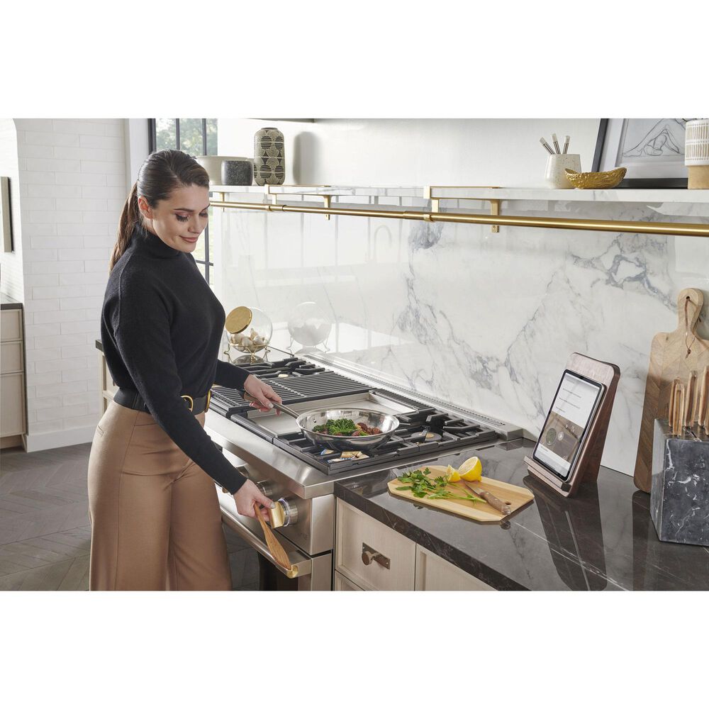 Monogram 36&quot; Dual-Fuel Professional Range with 4 Burners and Griddle in Stainless Steel, , large