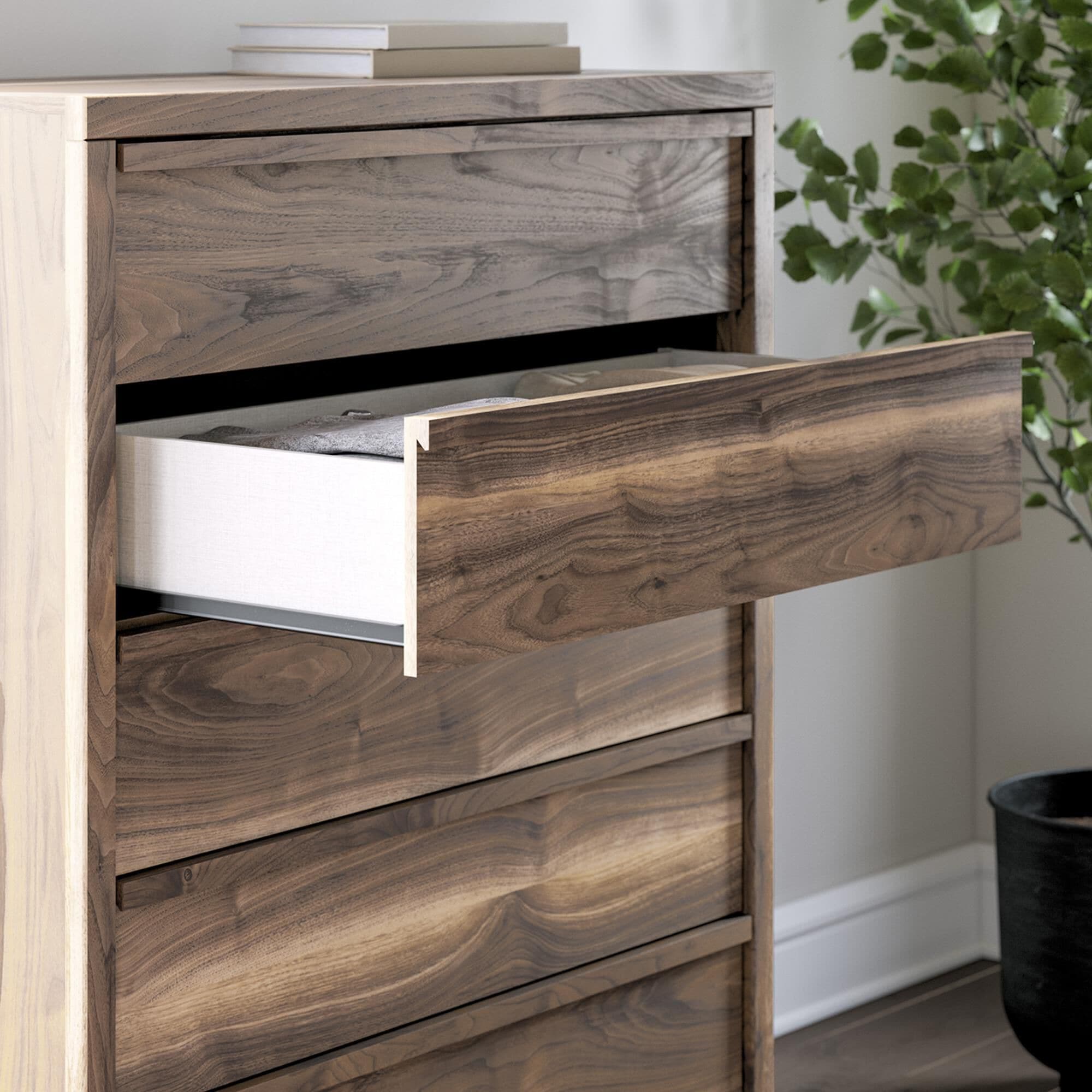 yuuouo様ナチュラルブラウン Ashley Chirason 5-Drawer Wide Chest in Warm Natural Brown