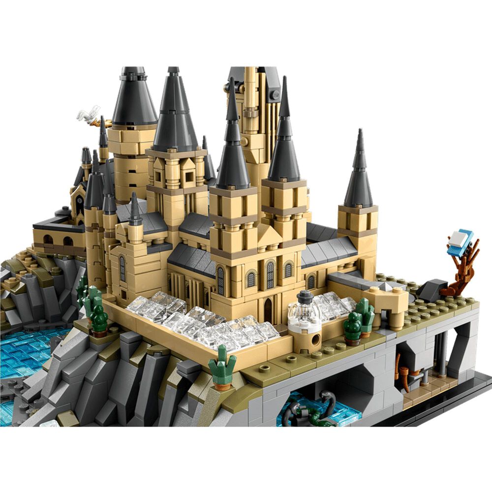 LEGO Harry Potter Hogwarts Castle and Grounds, , large