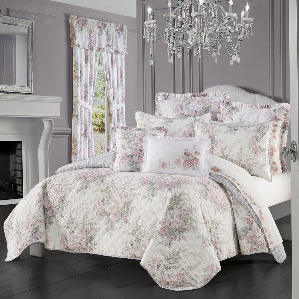 J. Queen New York Estelle 3-Piece Full/Queen Quilt Set in Blush, , large