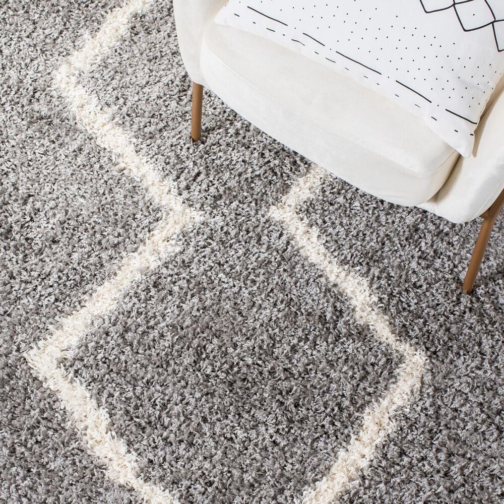 Safavieh Venus Shag Chevron 4&#39; x 6&#39; Grey and Ivory Area Rug, , large