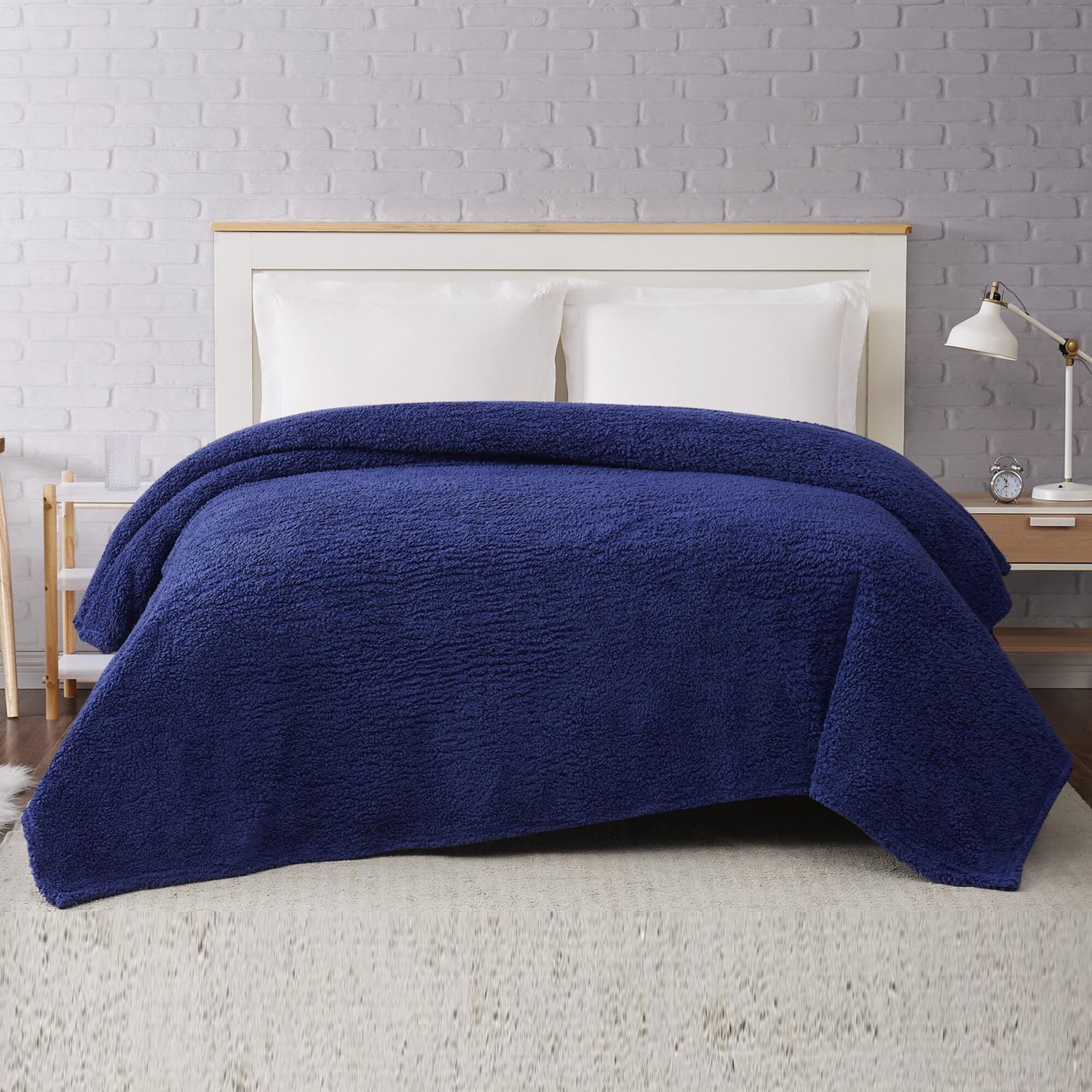 Pem America Brooklyn Loom Marshmallow Twin XL Blanket in Navy