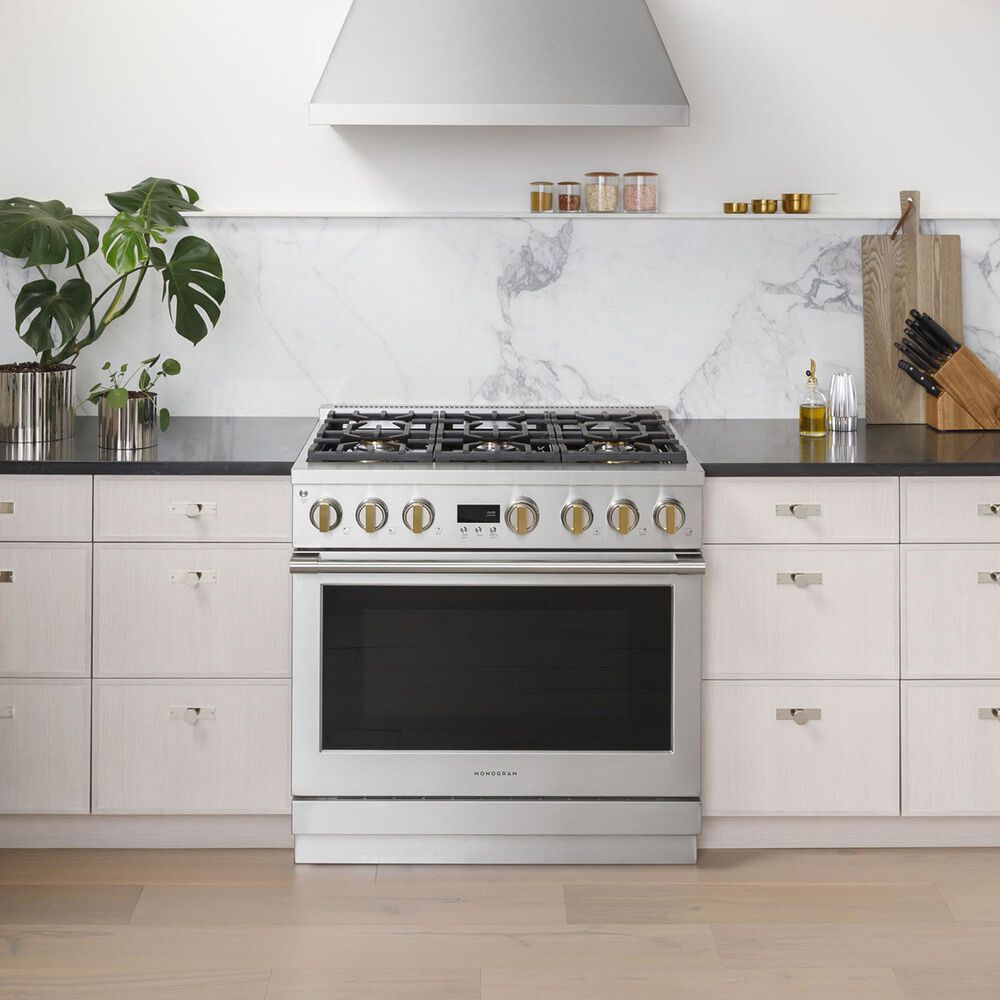 Monogram 36&quot; Dual-Fuel Professional Range with 4 Burners and Griddle in Stainless Steel, , large