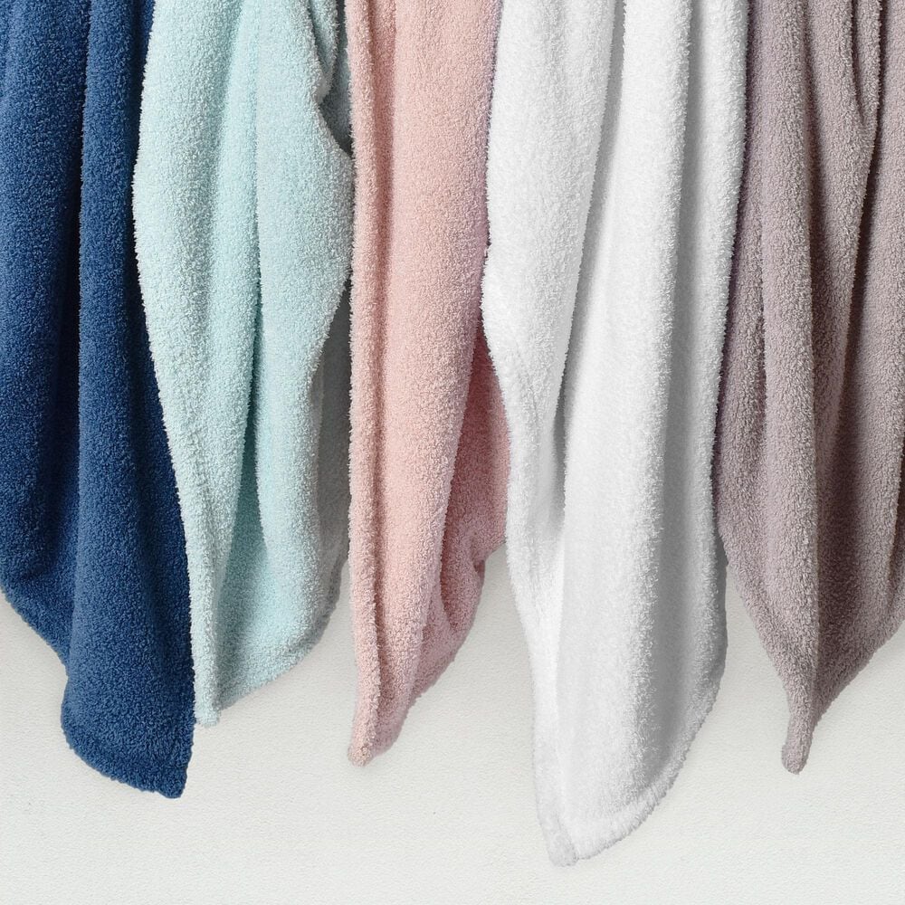 J. Queen New York Cozy 50&quot; x 70&quot; Throw in Blush, , large