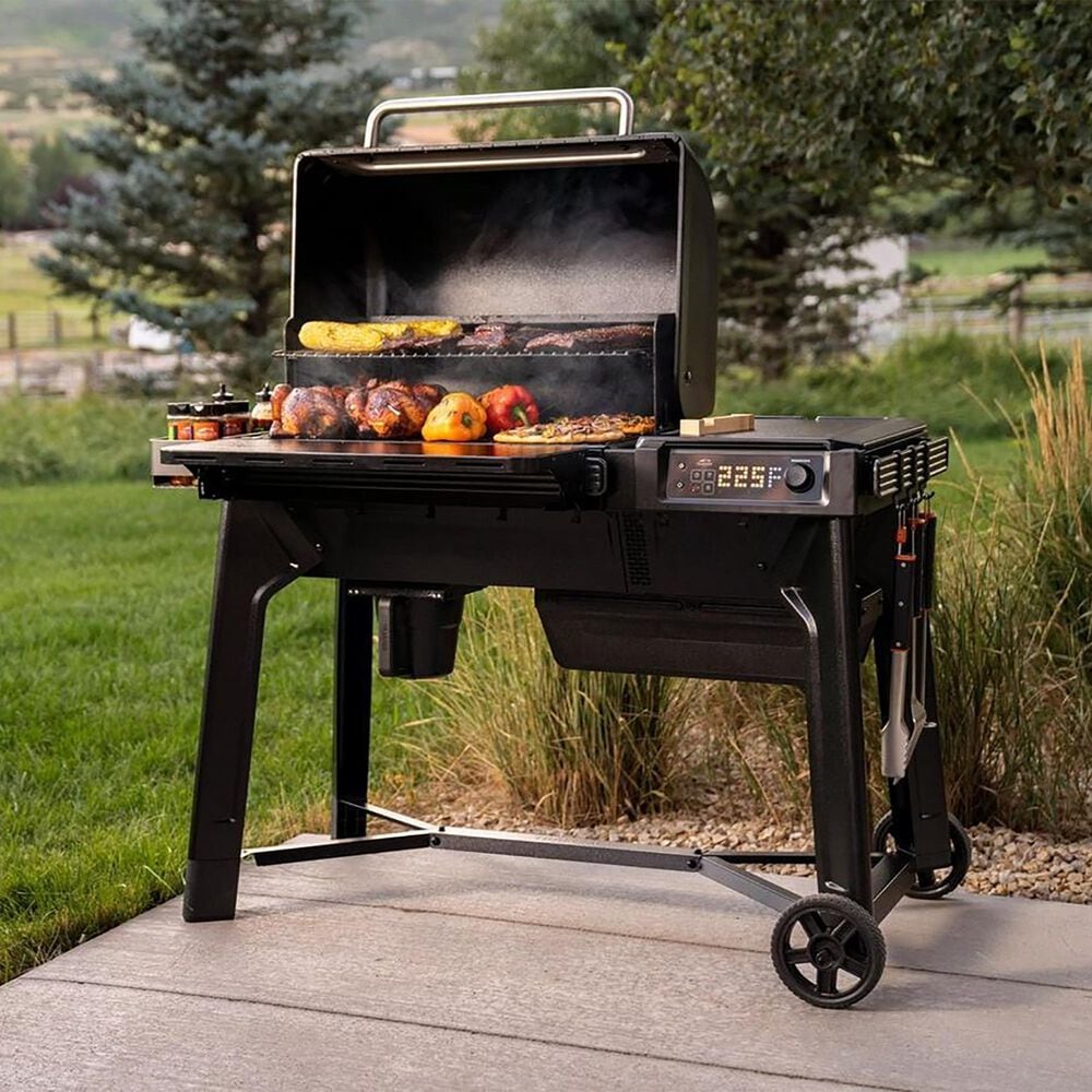 Traeger Grills Woodridge Pellet Grill in Black, , large