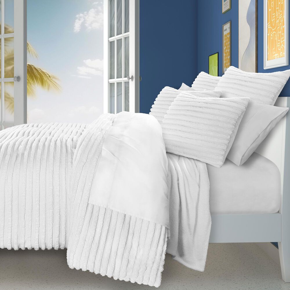 J. Queen New York Darby 3-Piece Full/Queen Comforter Set in White, , large