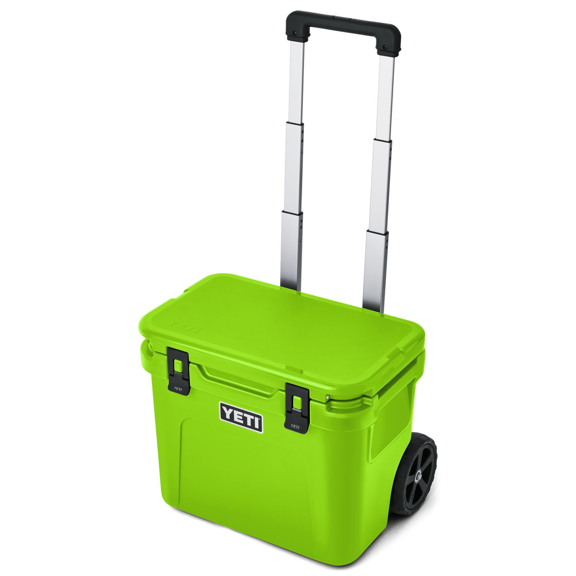 YETI Roadie 32 Wheeled Cooler in Venom