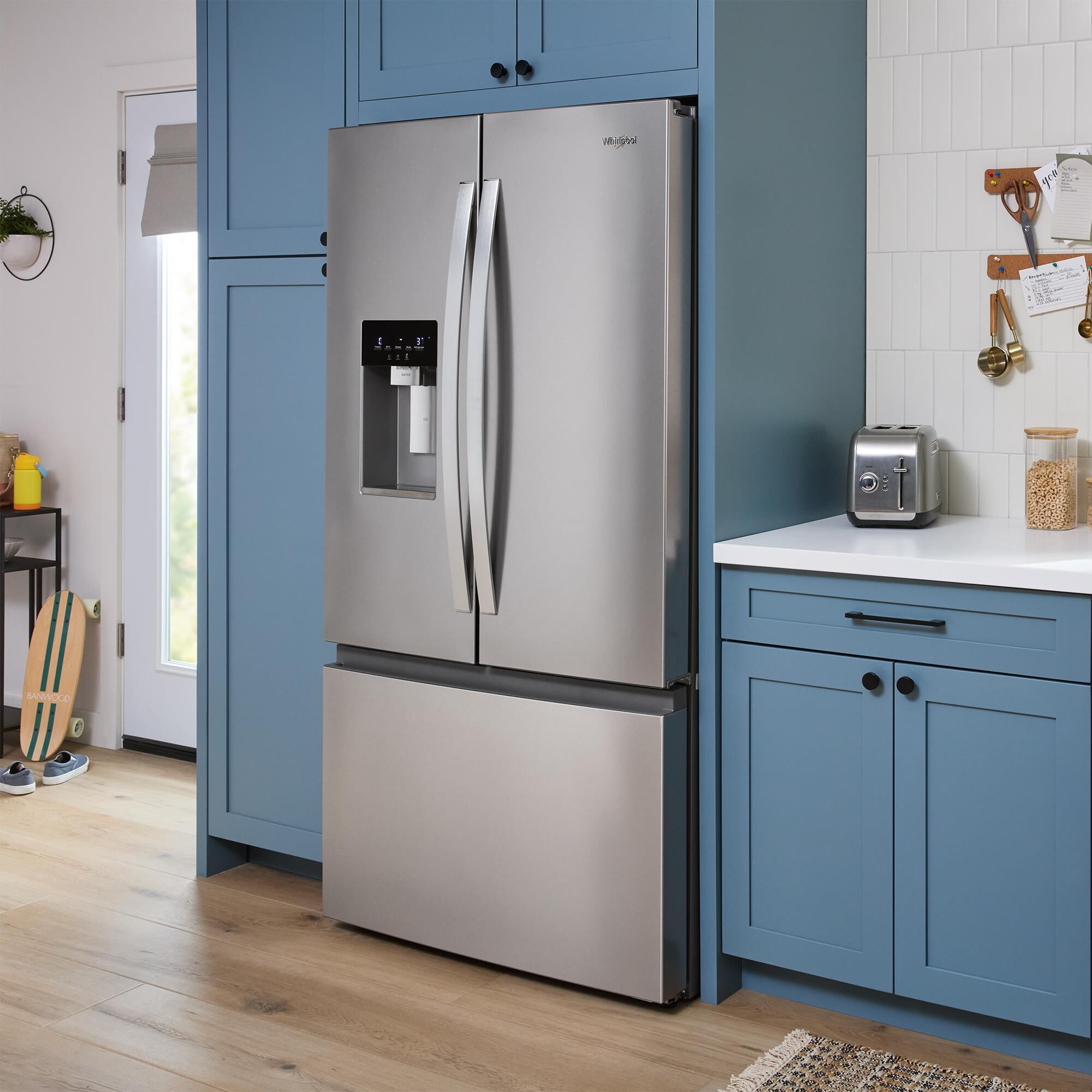 フィフィ＆ロメオ　SSサイズ Whirlpool 23.4 Cu. Ft. 3-Door Depth French Door Refrigerator in