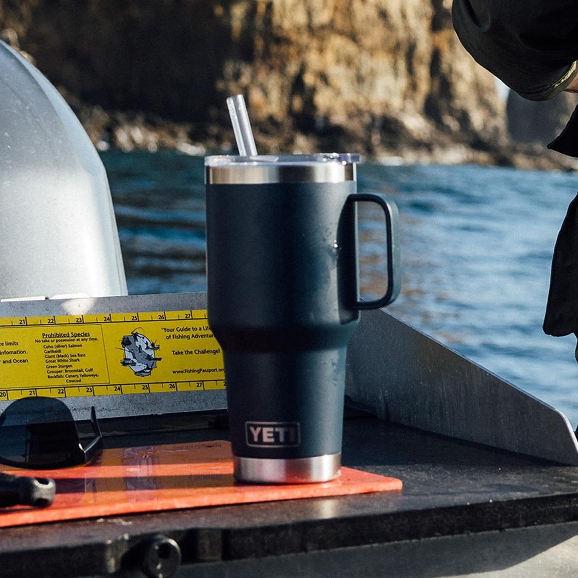 YETI Rambler 35 Oz Straw Mug with Straw Lid in Navy