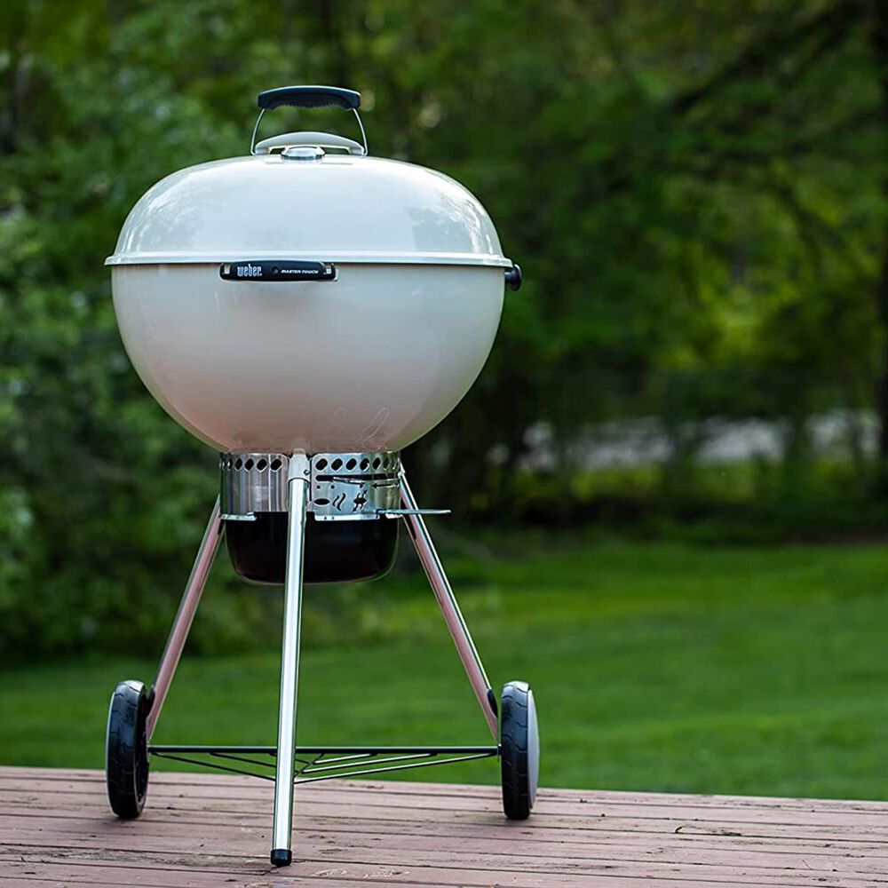 Zoologisk have hvor ofte Rejse Weber 22" Master Touch Charcoal Grill in Ivory | NFM