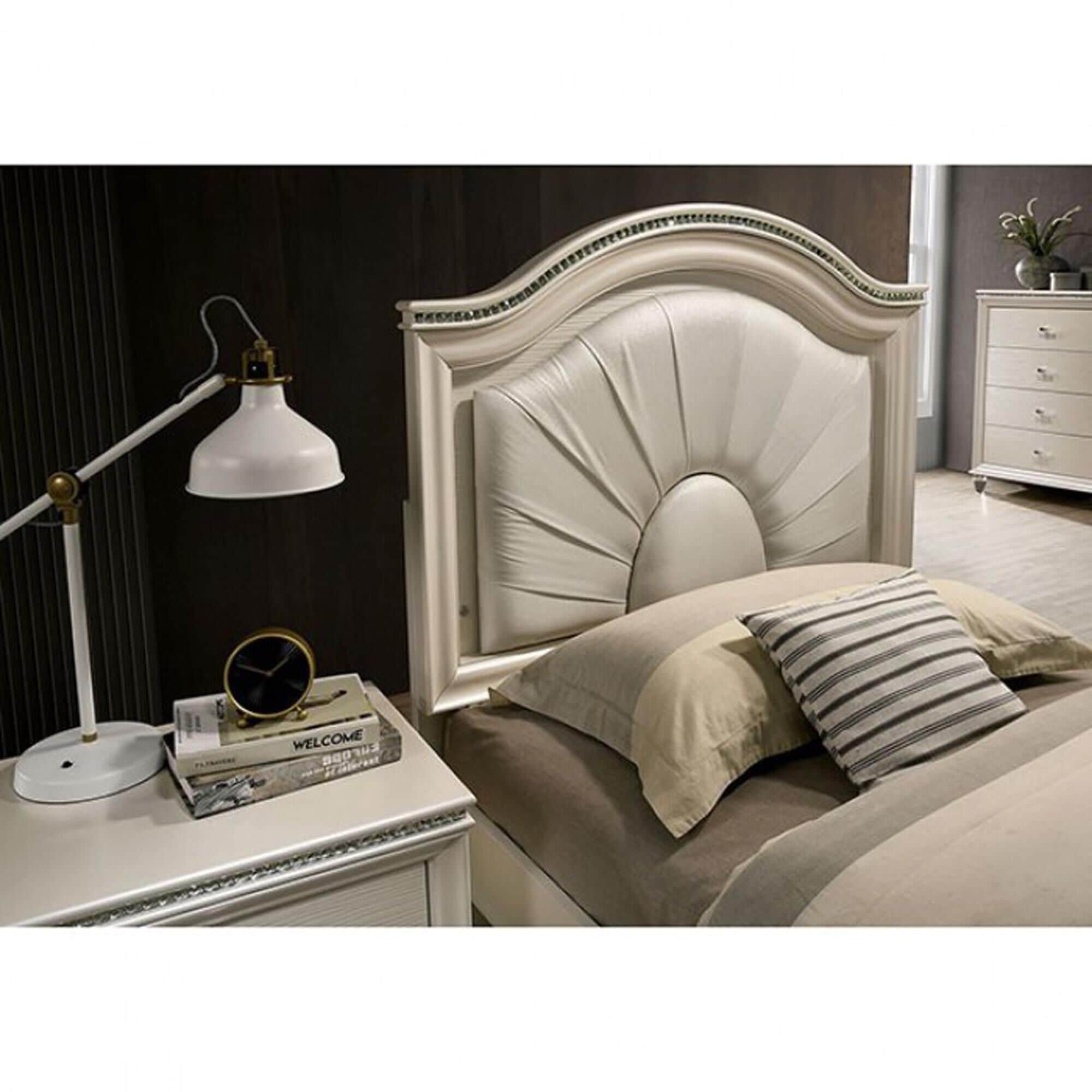 Furniture of America Allie Full Panel Bed with Twin Trundle in