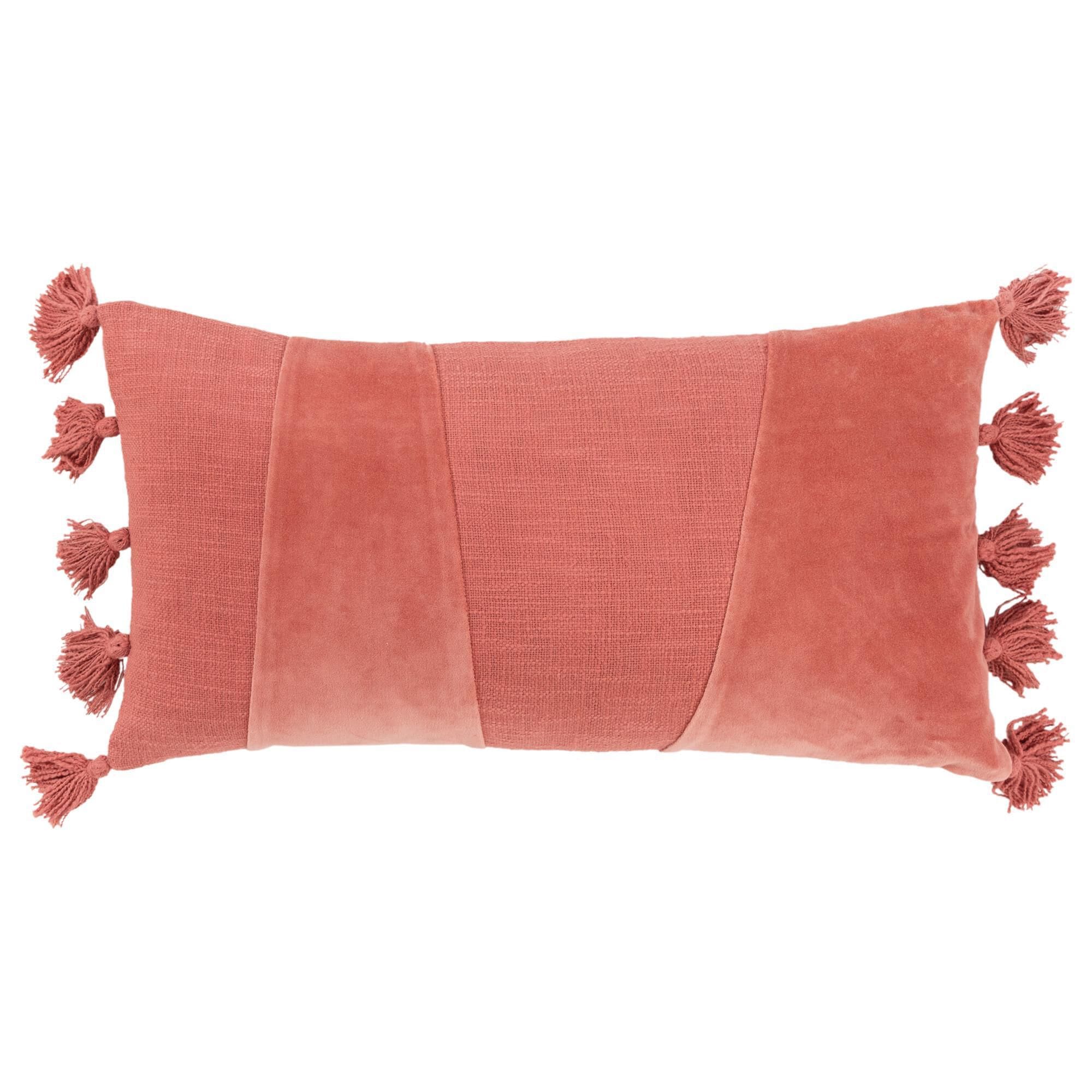 Rizzy Home 14 x 26 Polyester Filled Lumbar Pillow in Red