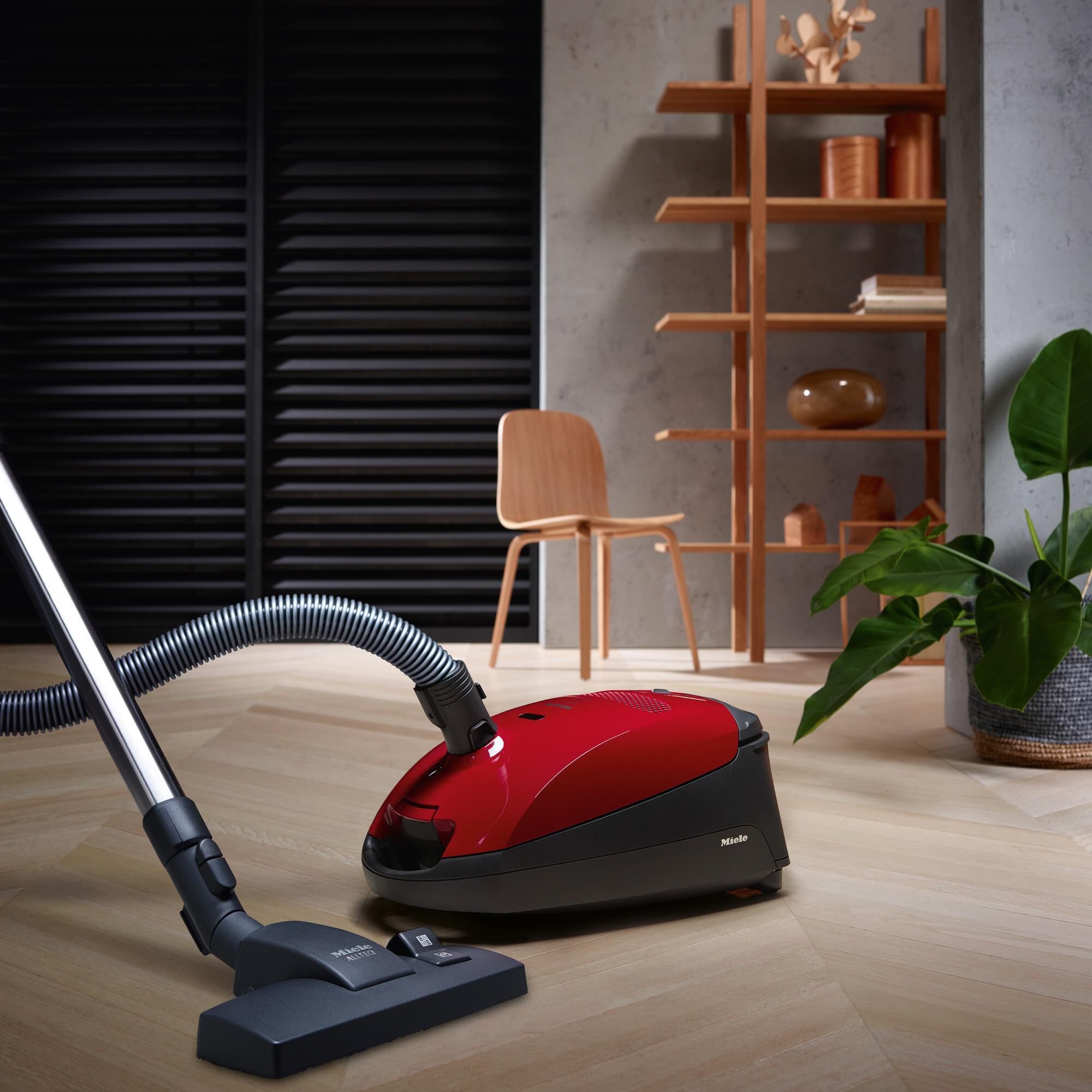 Miele Classic C1 Pure Suction autumn red