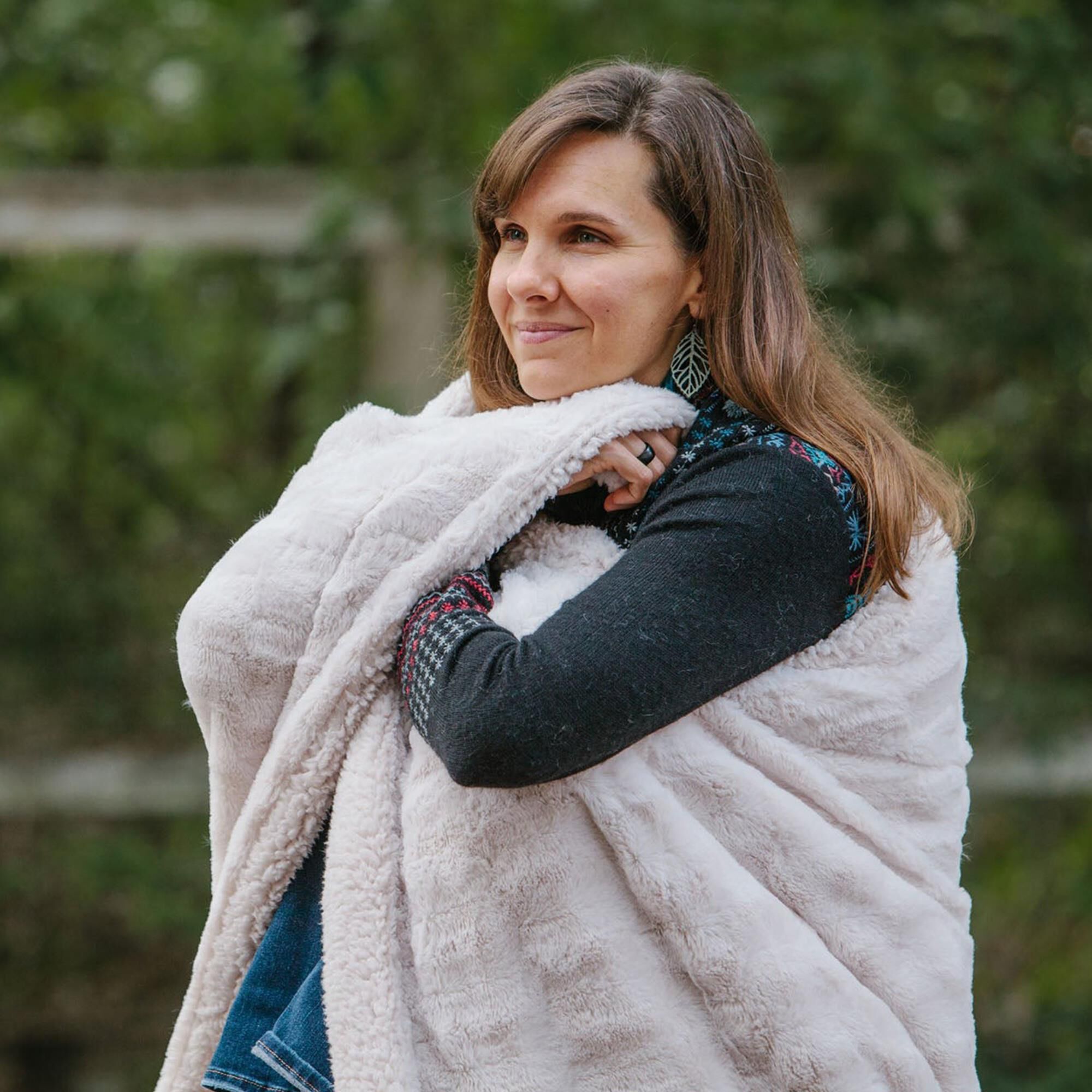 50 x 65 Wolf Faux Fur Throw Blanket in White NFM