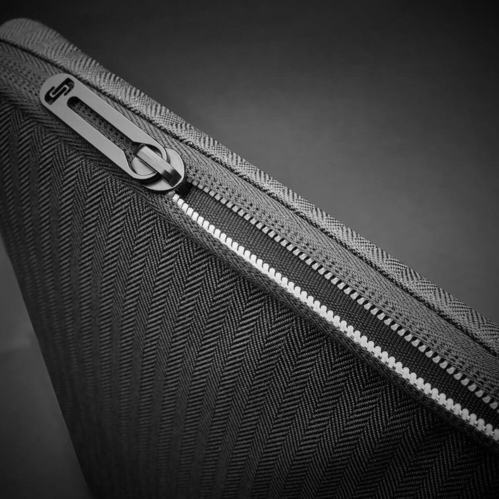 Solo Gamma Sleeve for 15.6&quot; Laptop in Black, , large
