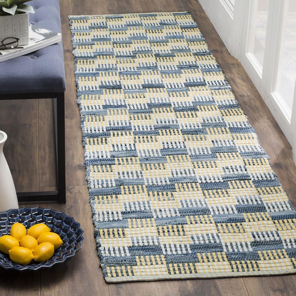 Safavieh Montauk Geometric 2&#39;3&quot; x 6&#39; Gold and Multicolor Runner, , large