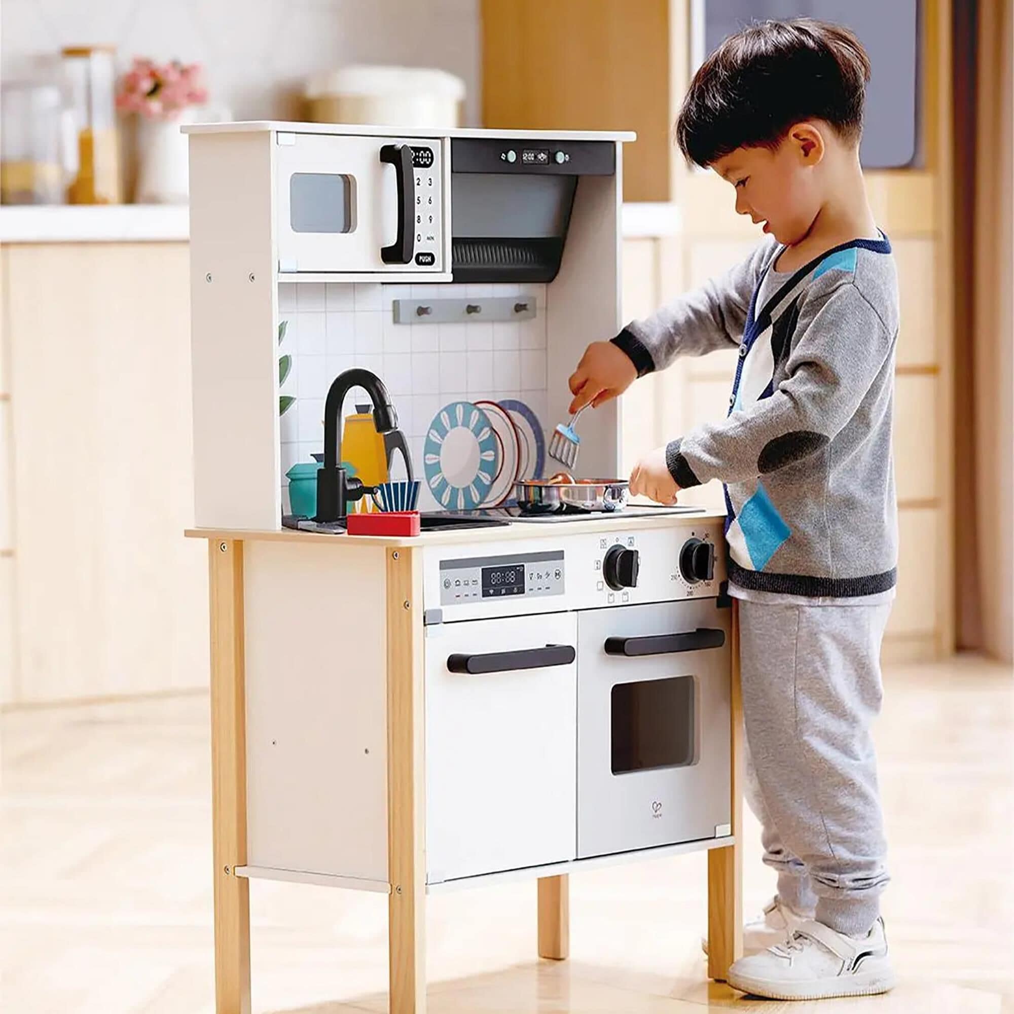 Hape Toys Modern Smart Kitchen Playset in Multicolor
